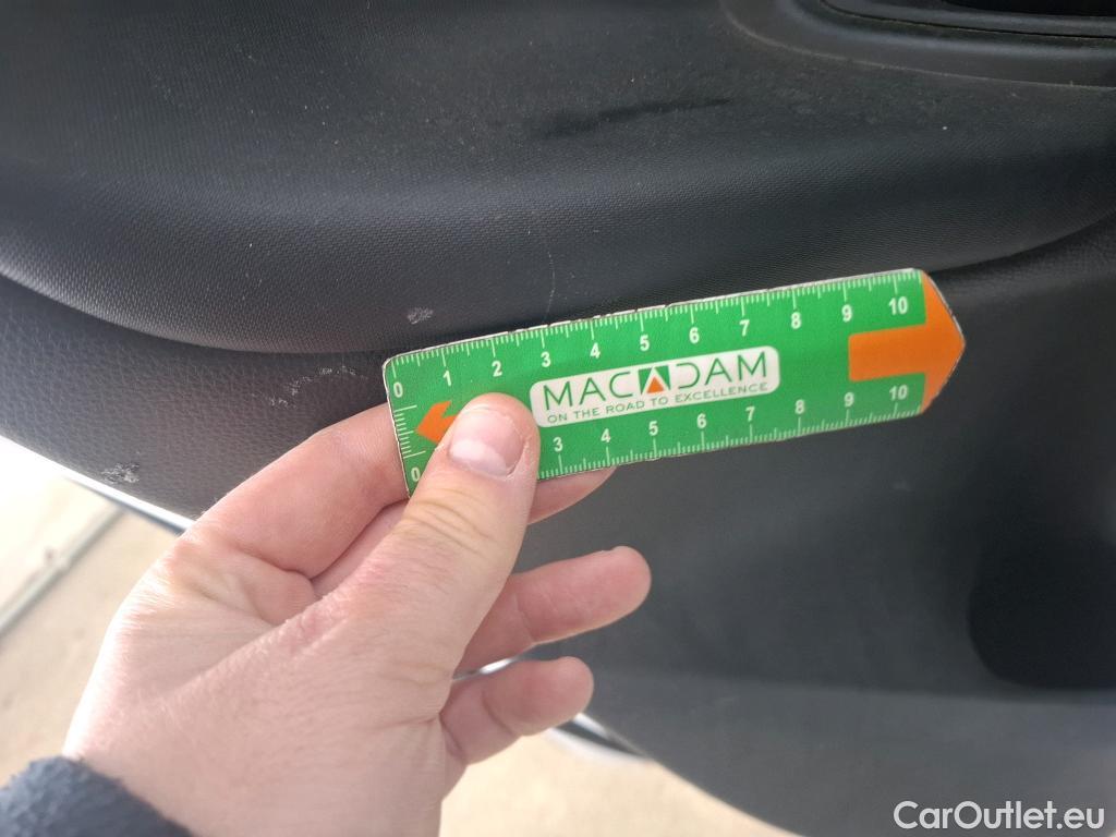  Toyota  Yaris TOYOTA  Hybride / 2019 / 5P / Berline Hybride 116h France #26