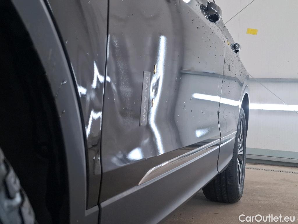  Volkswagen  Tiguan VOLKSWAGEN  5p SUV 2.0 TDI 150 DSG7 Carat Exclusive #3