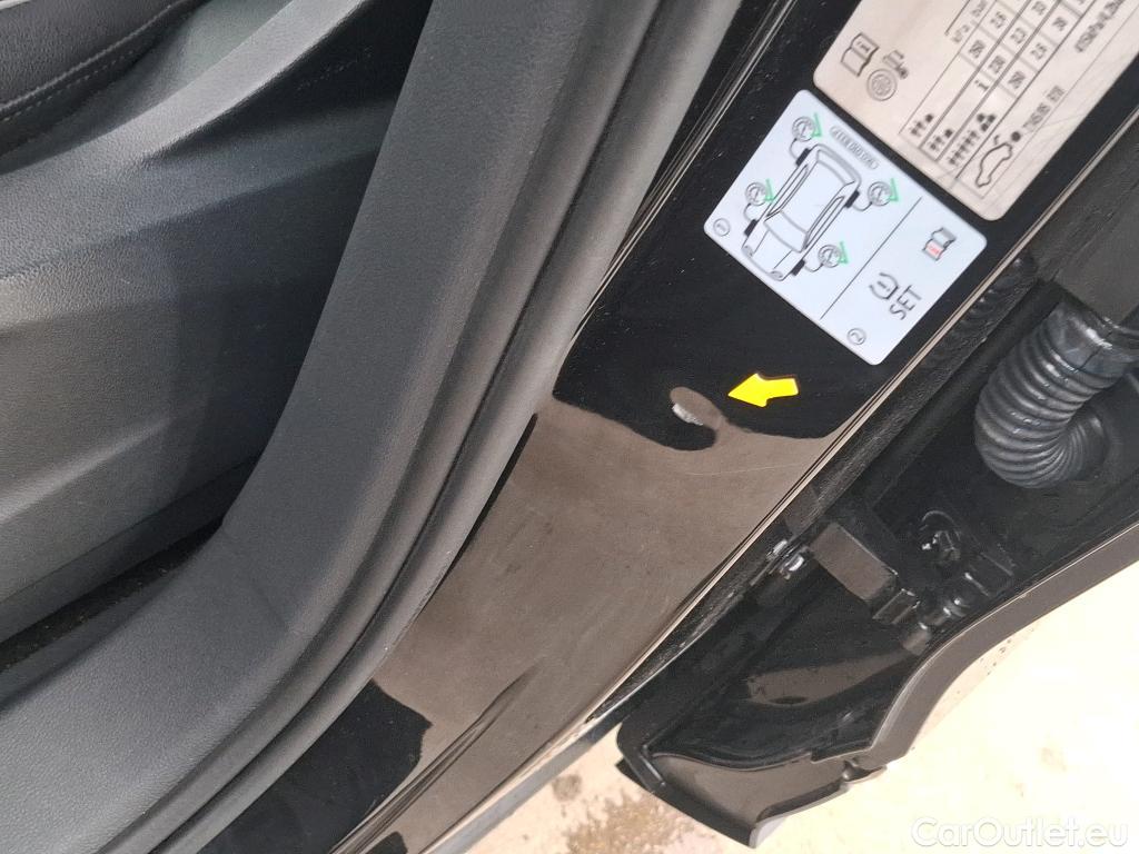  Volkswagen  Tiguan VOLKSWAGEN  5p SUV 2.0 TDI 150 DSG7 Carat Exclusive #48