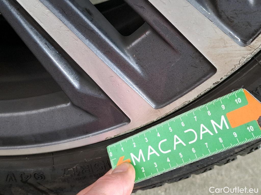  Bmw  Serie 1 BMW Série 1 / 2019 / 5P / Berline 1.5 116D Business Design #12