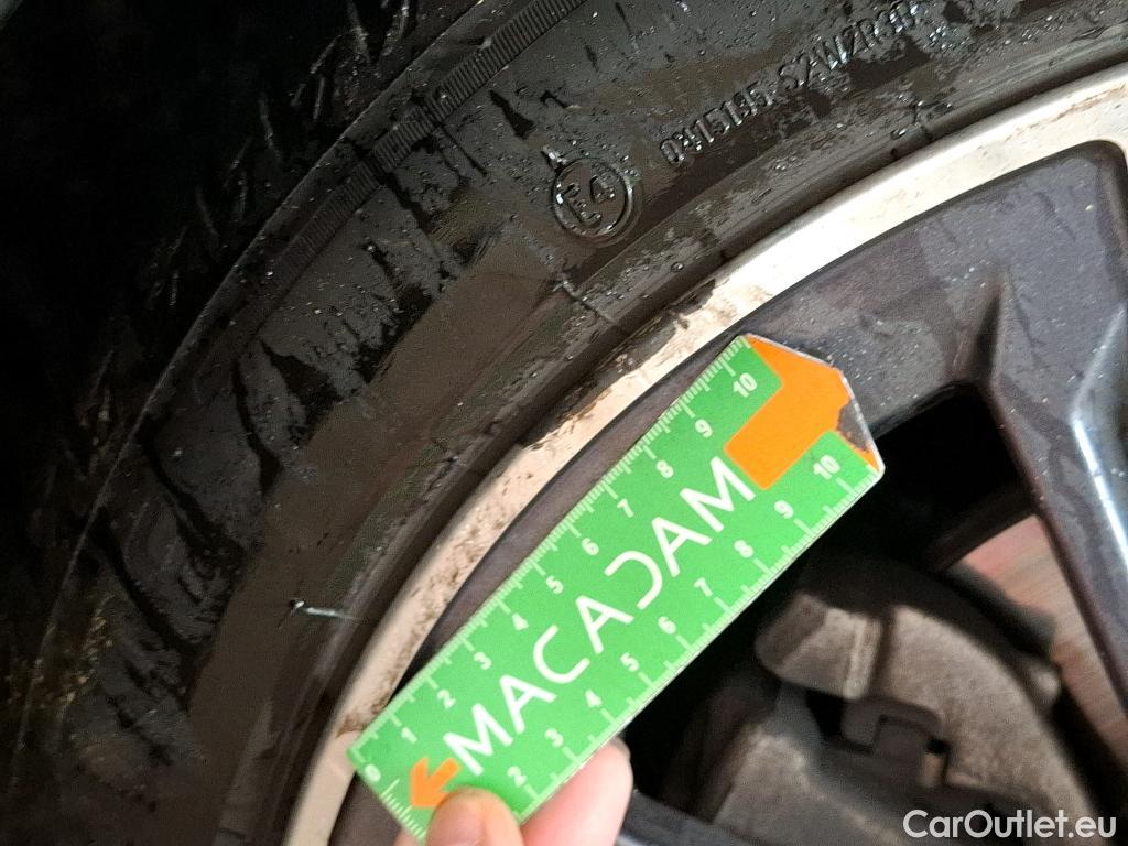  Bmw  Serie 1 BMW Série 1 / 2019 / 5P / Berline 1.5 116D Business Design #8