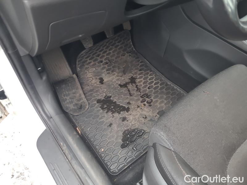  Hyundai  i30   cw (PD)(2017->)  kom.1.5T-GDI Family Smart #15