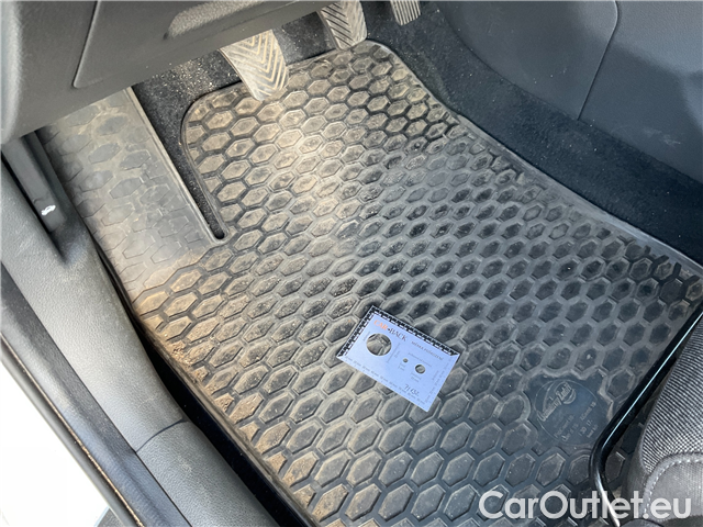  Hyundai  i30  kom.1.5i Family Smart 5d #16