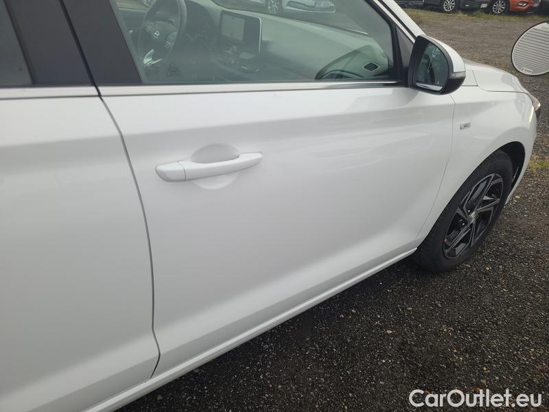  Hyundai  i30  (PD)(01.2017  ->)  kom.1.5T-GDI Family Smart #11