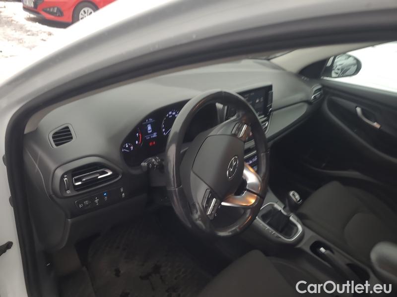  Hyundai  i30   cw (PD)(2017->)  kom.1.5T-GDI Family Smart #11
