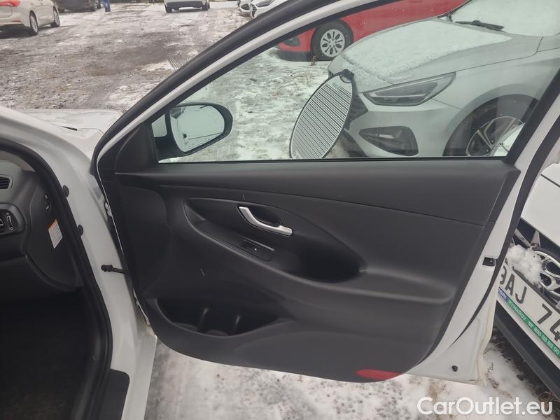  Hyundai  i30   cw (PD)(2017->)  kom.1.5T-GDI Family Smart #8