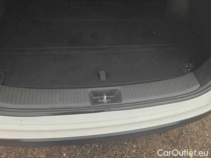  Hyundai  i30  (PD)(01.2017  ->)  kom.1.5T-GDI Family Smart #8