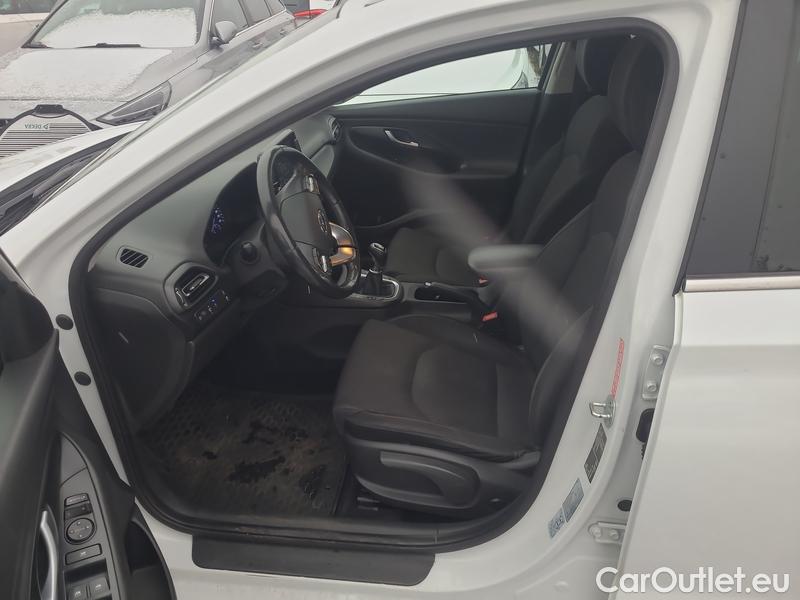  Hyundai  i30   cw (PD)(2017->)  kom.1.5T-GDI Family Smart #17