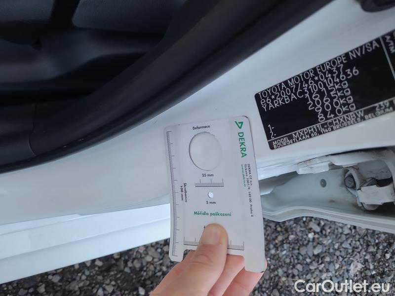  Toyota  Yaris  (2017->)  1.5Hyb Comfort AT #3