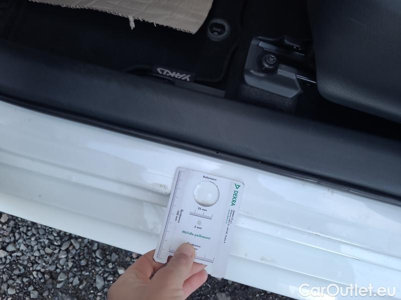  Toyota  Yaris  (2017->)  1.5Hyb Comfort AT #7