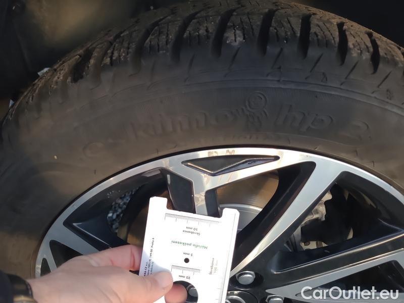  Toyota  Yaris  (2017->)  1.5Hyb Comfort AT #6