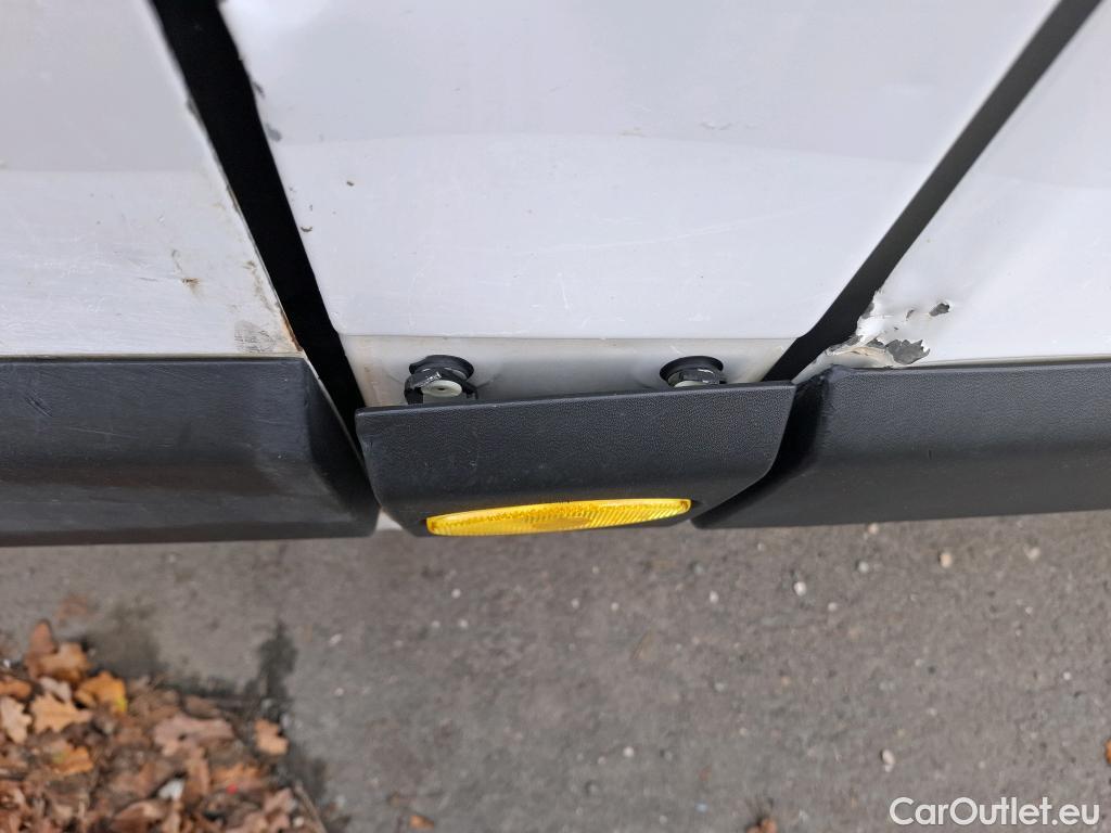  Nissan  NV400 NISSAN  VU 4p Fourgon L3H2 2.3 DCI TT 165 S/S 3500 Business #111