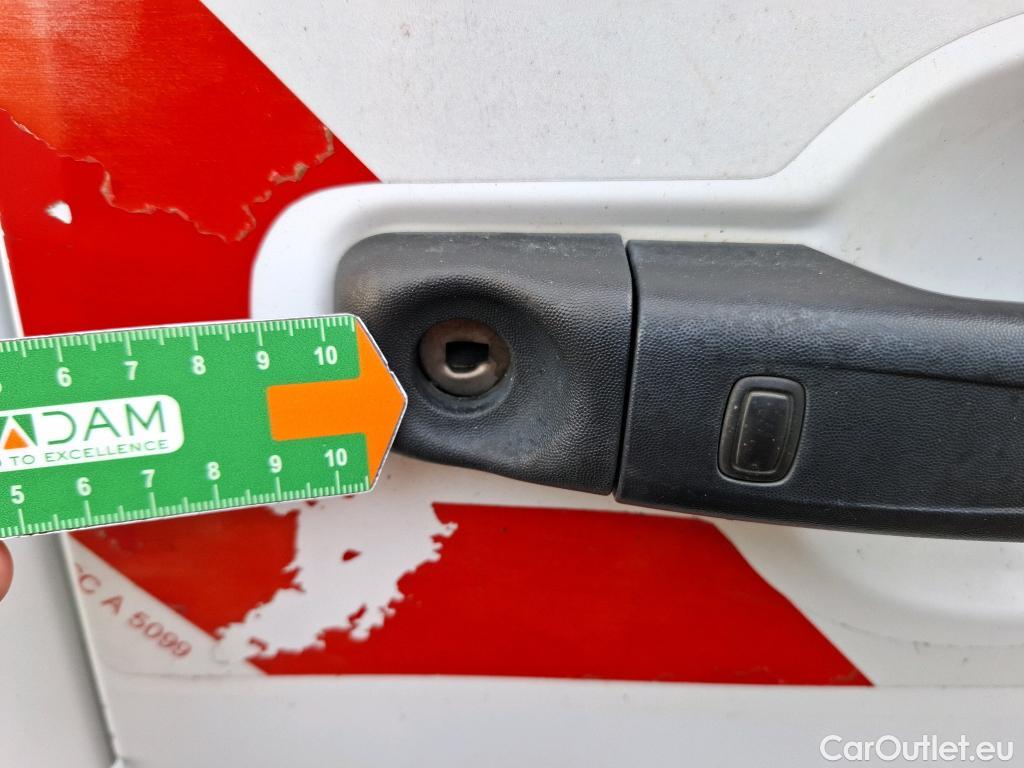  Nissan  NV400 NISSAN  VU 4p Fourgon L3H2 2.3 DCI TT 165 S/S 3500 Business #80