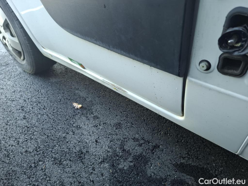  Nissan  NV400 NISSAN  VU 4p Fourgon L3H2 2.3 DCI TT 165 S/S 3500 Business #44