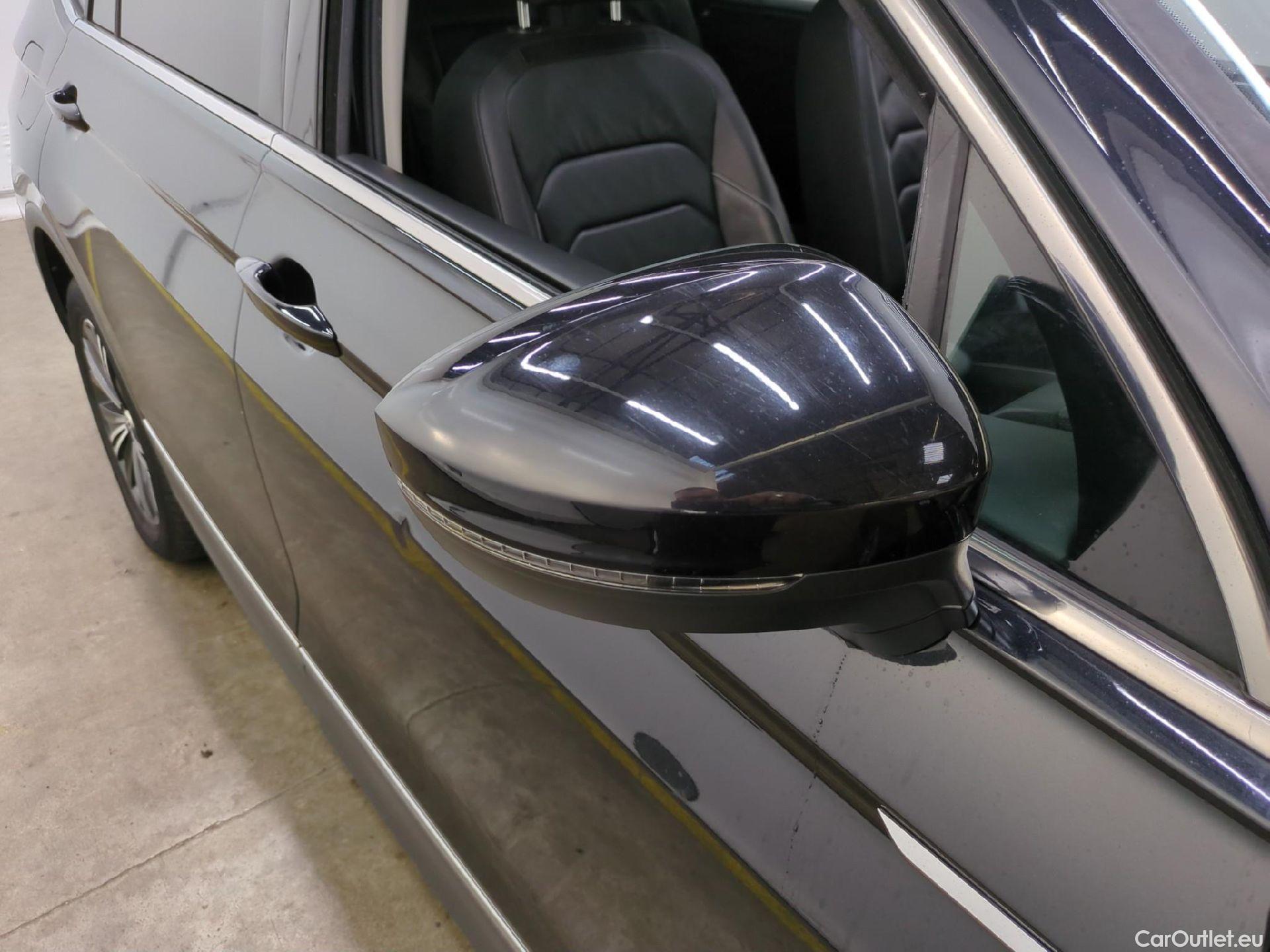  Volkswagen  Tiguan VOLKSWAGEN  Allspace / 2017 / 5P / SUV 2.0 TDI 150 DSG7 Carat Exclusive 4Motion #82