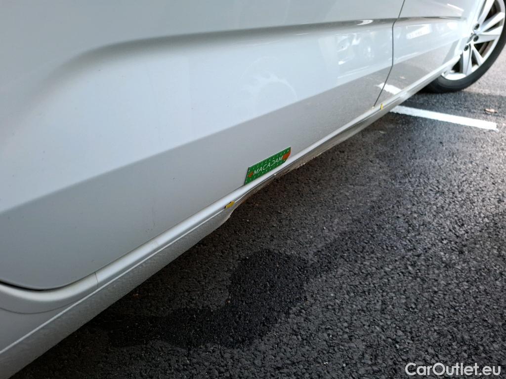  Volkswagen  Touran  Lounge Business BMT/Start-Stopp 2.0 TDI 150CV BVA7 E6d #1