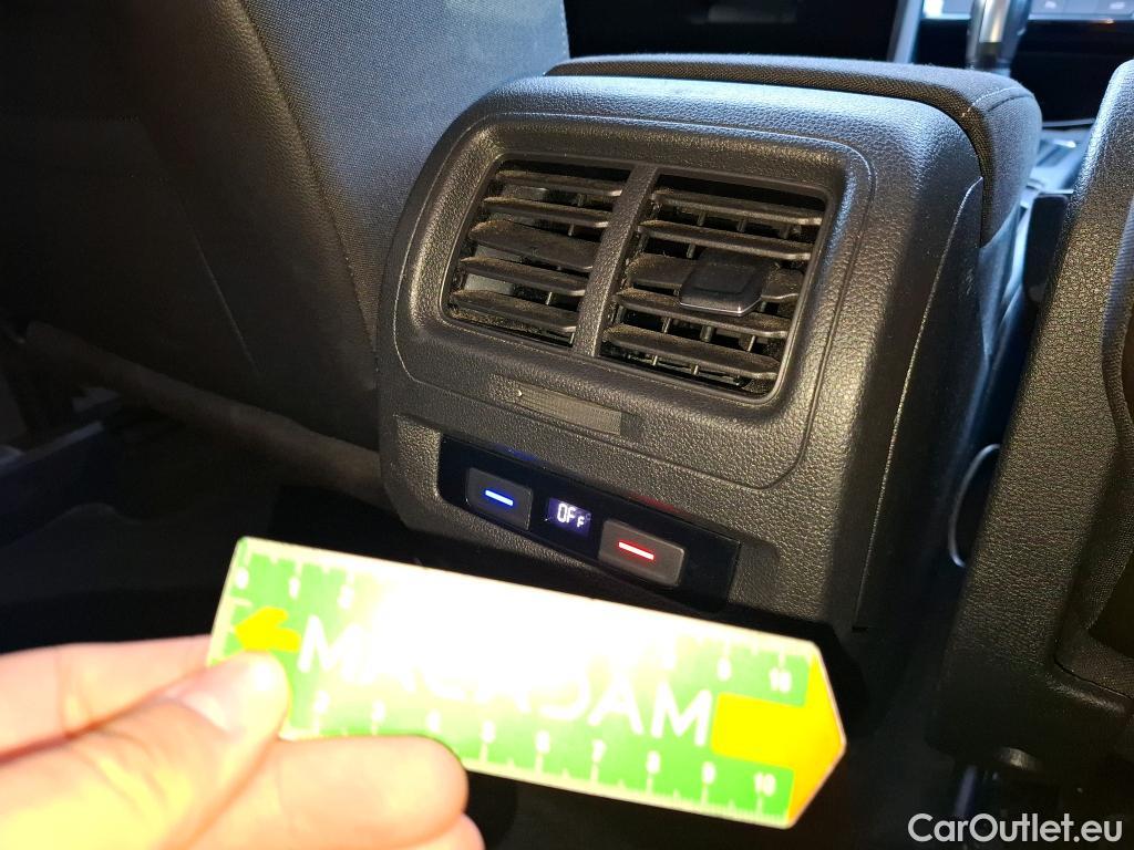  Volkswagen  Touran  Lounge Business BMT/Start-Stopp 2.0 TDI 150CV BVA7 E6d #19