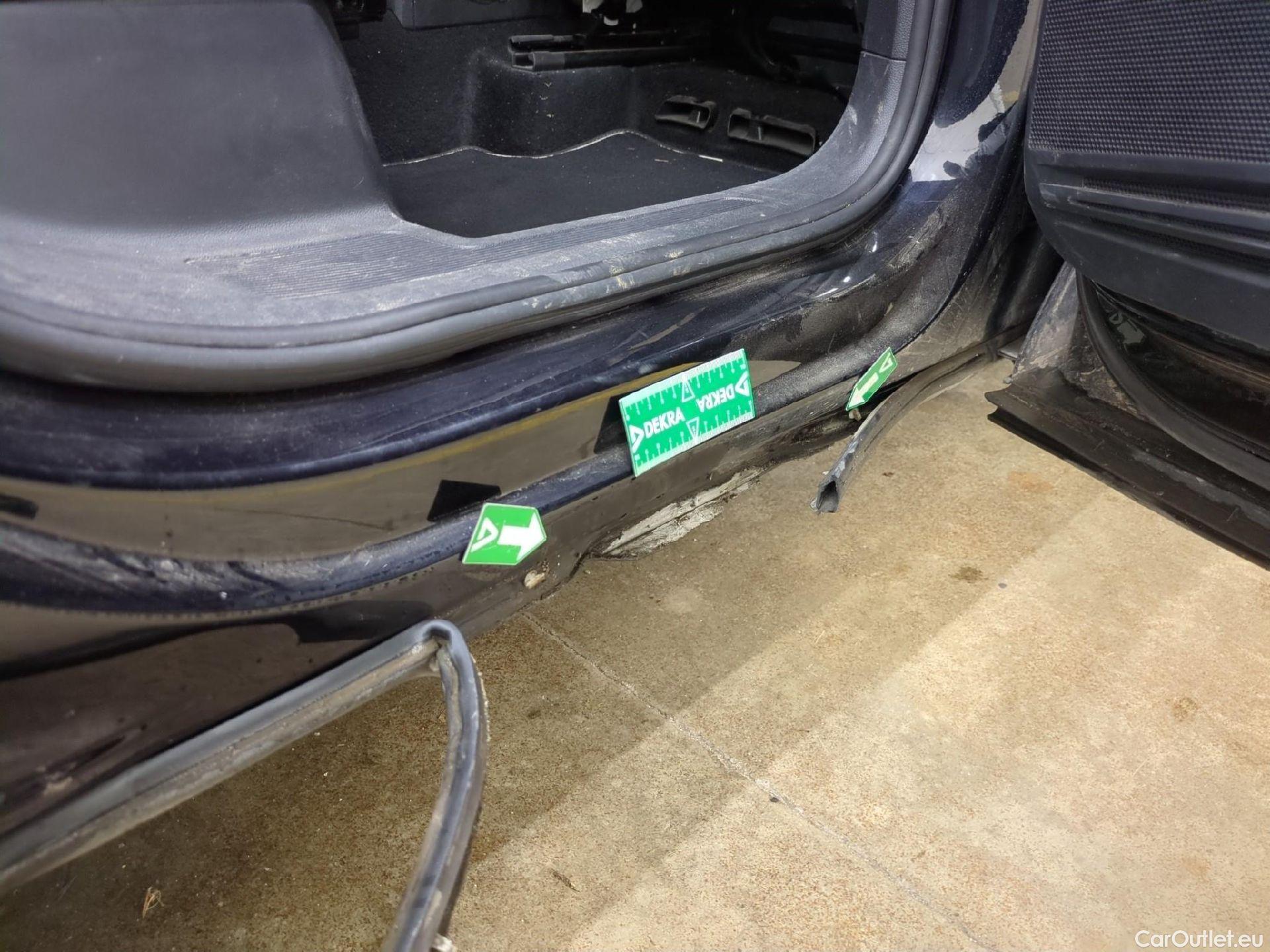  Volkswagen  Tiguan VOLKSWAGEN  Allspace / 2017 / 5P / SUV 2.0 TDI 150 DSG7 Carat Exclusive 4Motion #36