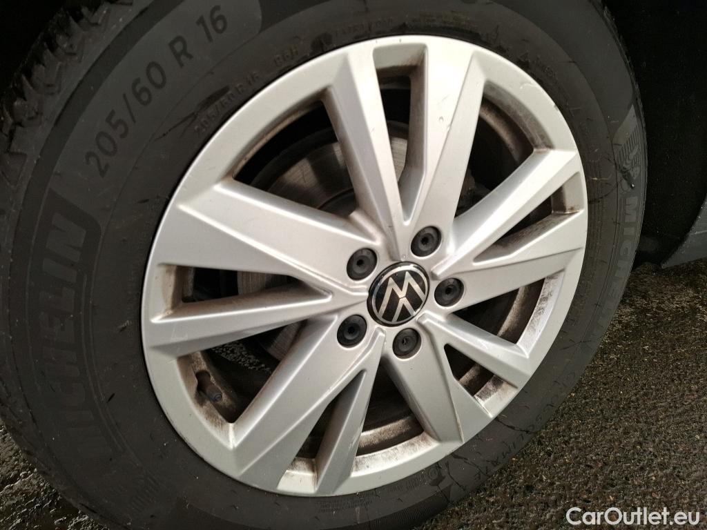  Volkswagen  Touran  Lounge Business BMT/Start-Stopp 2.0 TDI 150CV BVA7 E6d #24