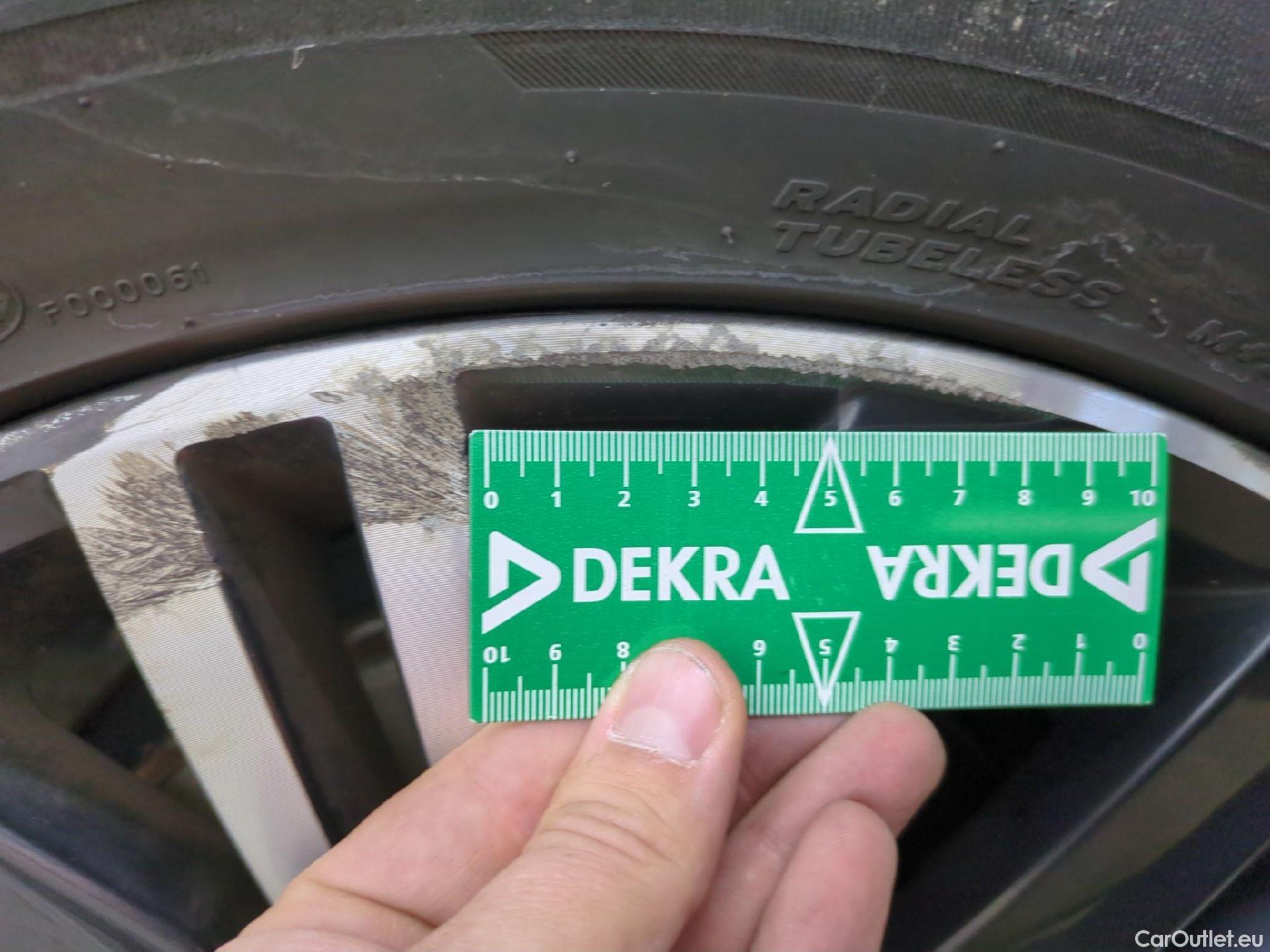  Volkswagen  Tiguan VOLKSWAGEN  Allspace / 2017 / 5P / SUV 2.0 TDI 150 DSG7 Carat Exclusive 4Motion #29