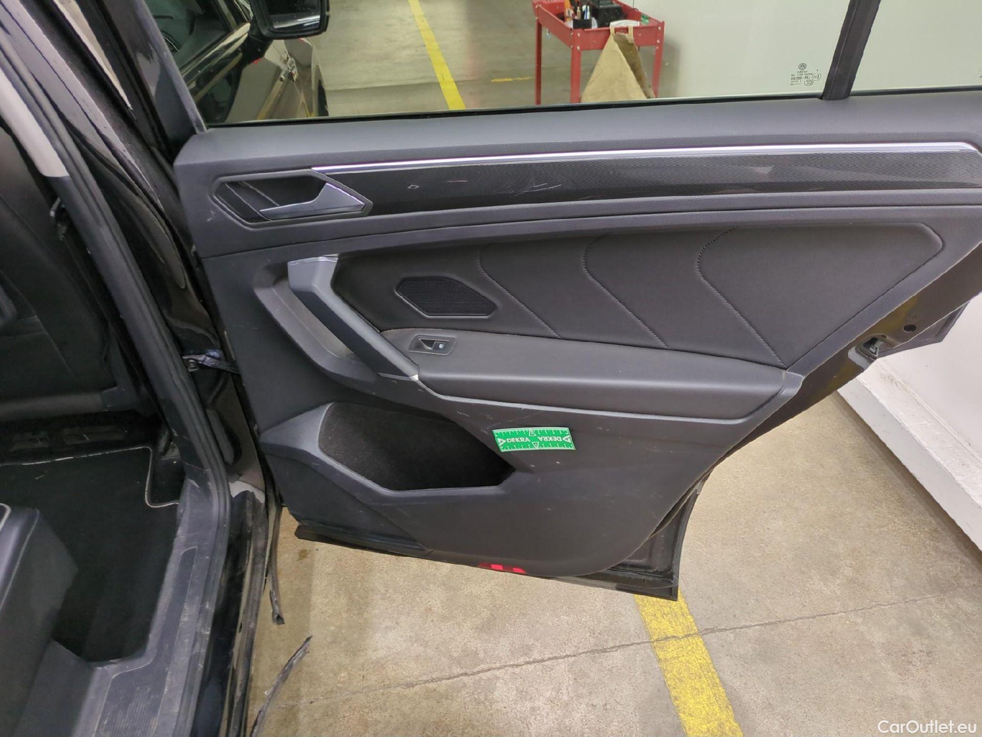  Volkswagen  Tiguan VOLKSWAGEN  Allspace / 2017 / 5P / SUV 2.0 TDI 150 DSG7 Carat Exclusive 4Motion #43