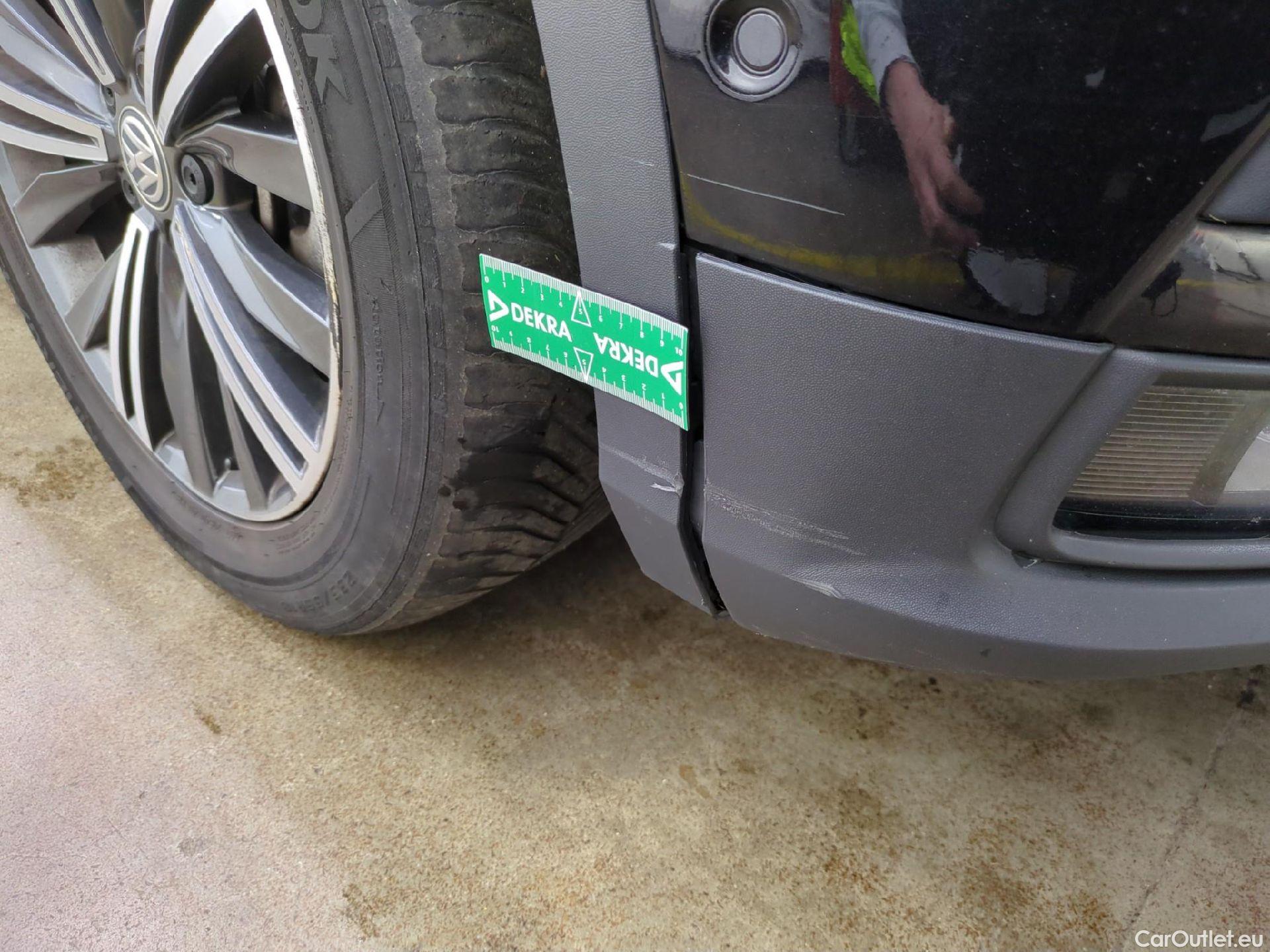  Volkswagen  Tiguan VOLKSWAGEN  Allspace / 2017 / 5P / SUV 2.0 TDI 150 DSG7 Carat Exclusive 4Motion #47