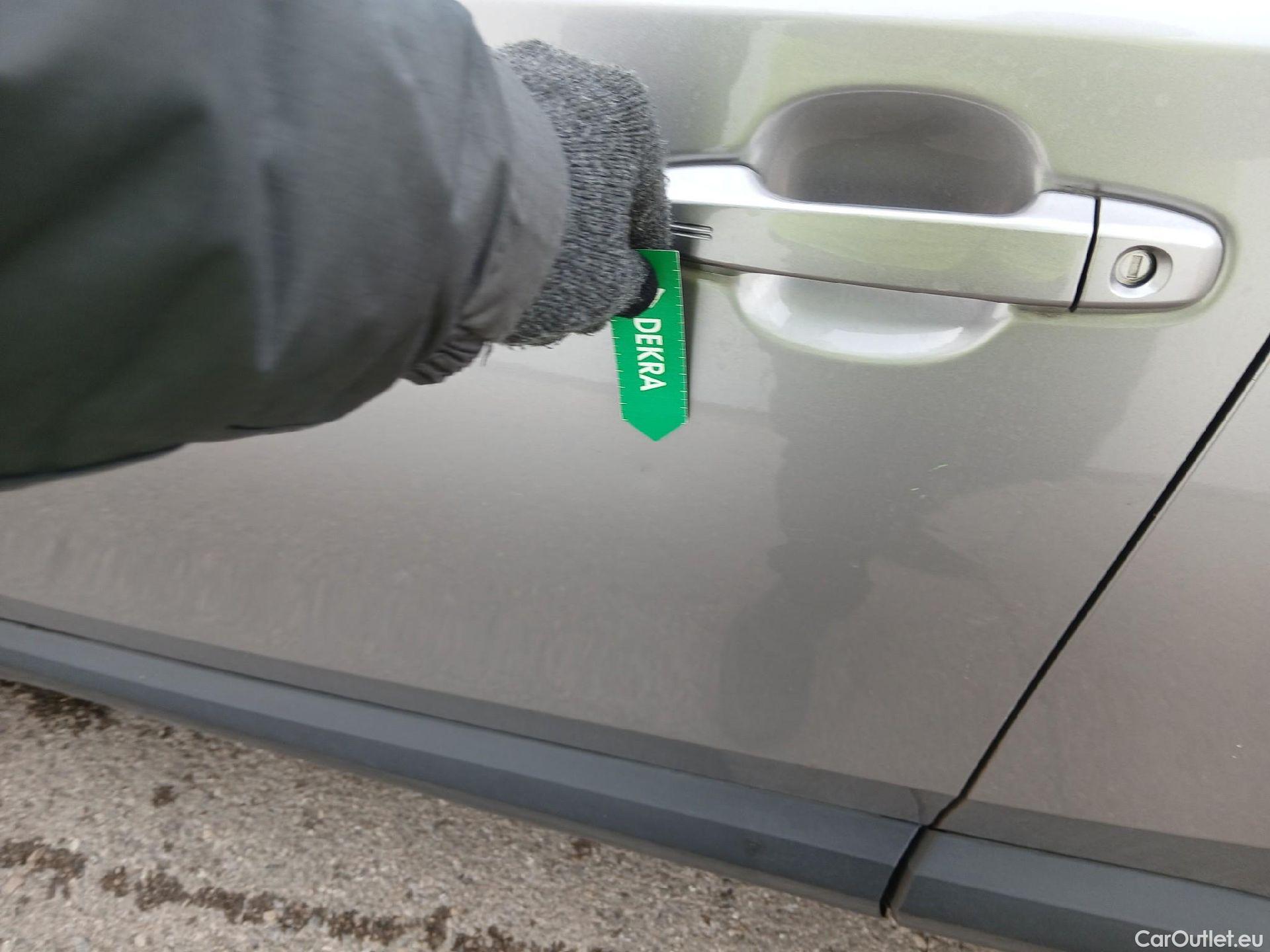  Toyota  C-HR TOYOTA  / 2016 / 5P / todoterreno 1.8 125H Advance (CX) #4