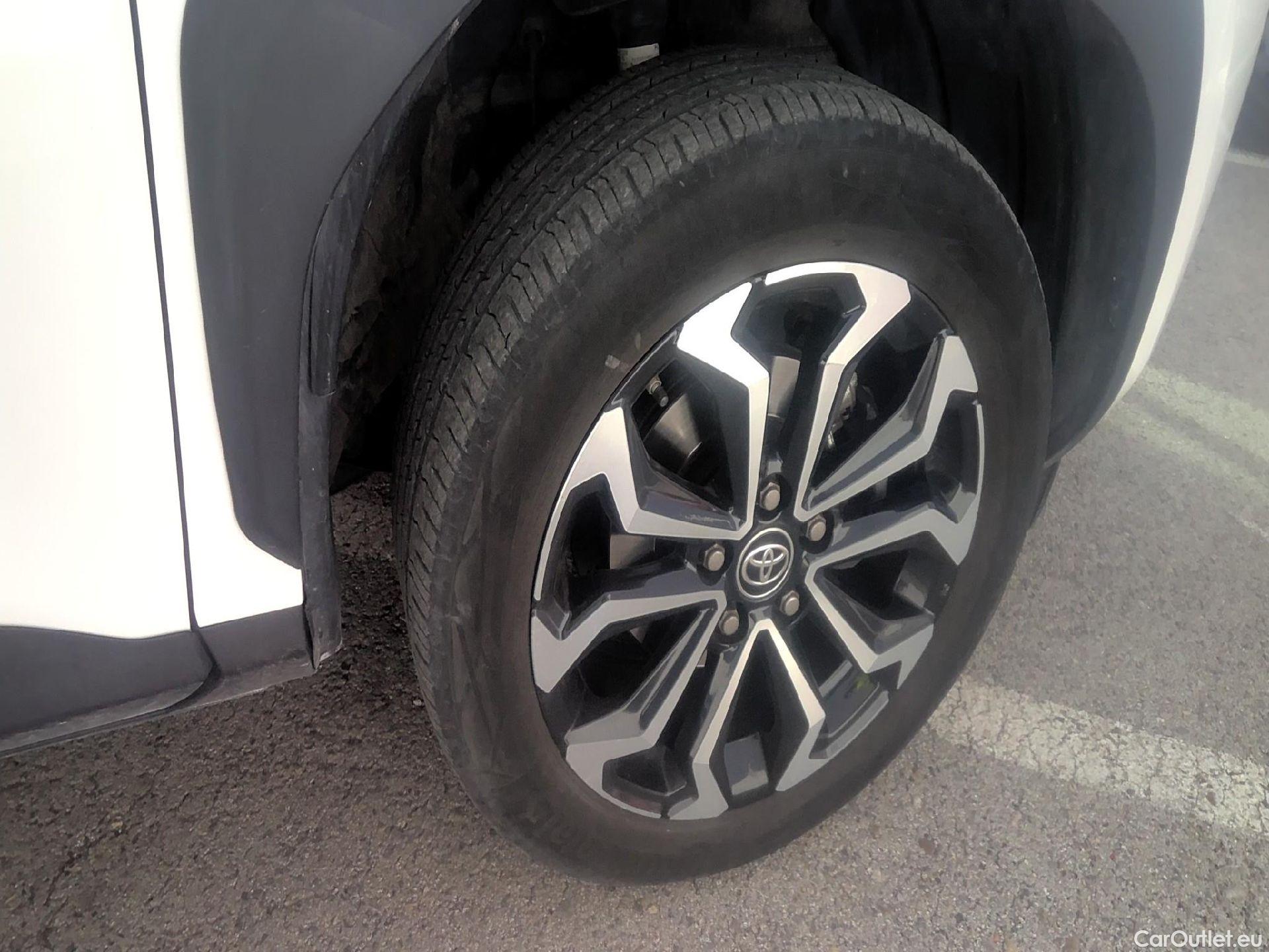  Toyota  Yaris Cross TOYOTA  / 2021 / 5P / todoterreno 1.5 120H Active Tech #29