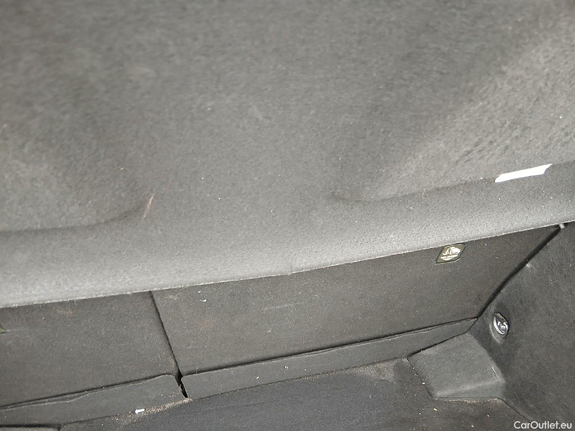  Toyota  C-HR TOYOTA  / 2016 / 5P / todoterreno 1.8 125H Advance (CX) #18