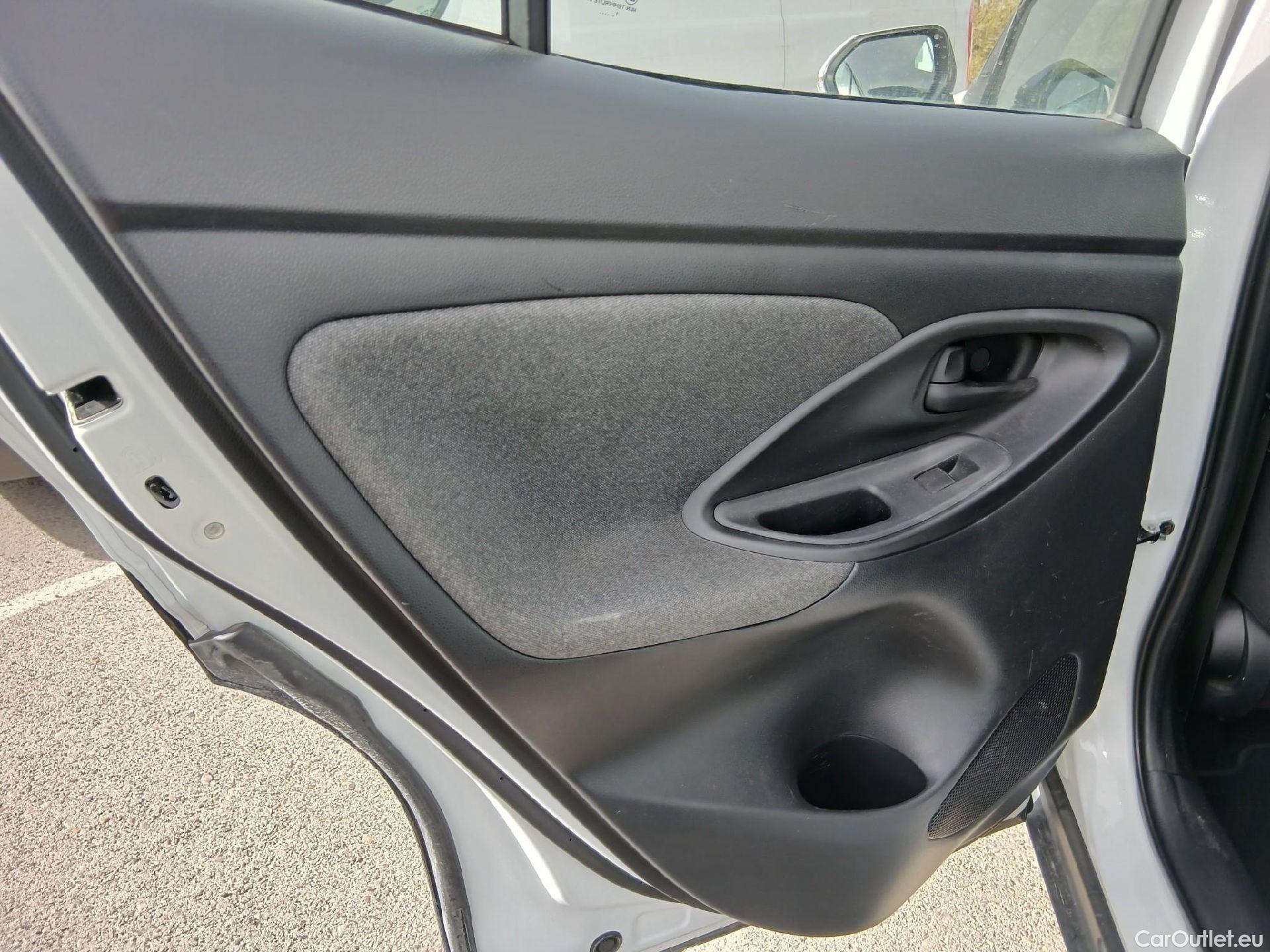  Toyota  Yaris Cross TOYOTA  / 2021 / 5P / todoterreno 1.5 120H Active Tech #32