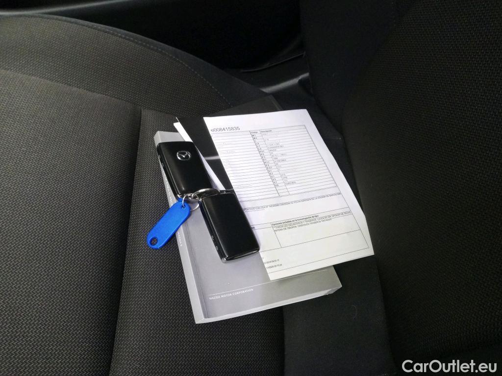  Mazda  3 MAZDA Mazda / 2019 / 5P / berlina con portón 2.0 SKYACTIV-G 88KW EVOLUTION #5