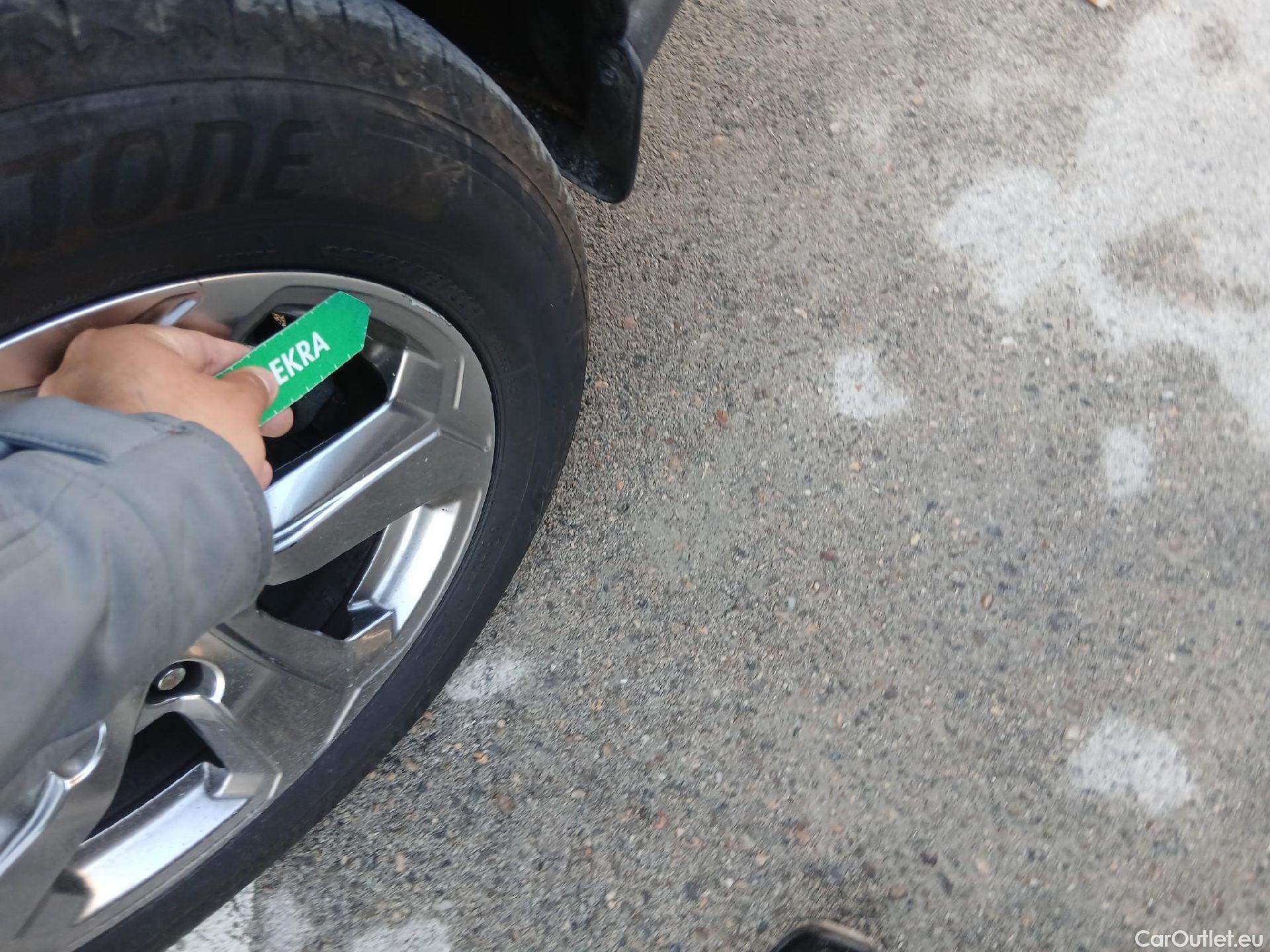  Toyota  RAV4 TOYOTA  / 2018 / 5P / todoterreno 2.5l 220H Advance #31