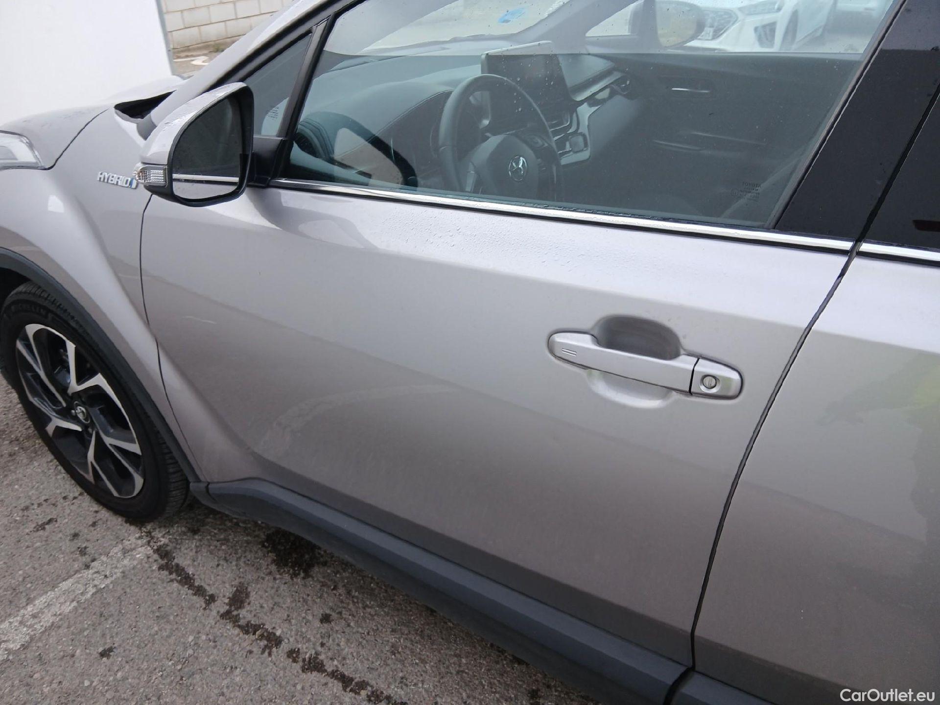  Toyota  C-HR TOYOTA  / 2016 / 5P / todoterreno 1.8 125H Advance (CX) #3