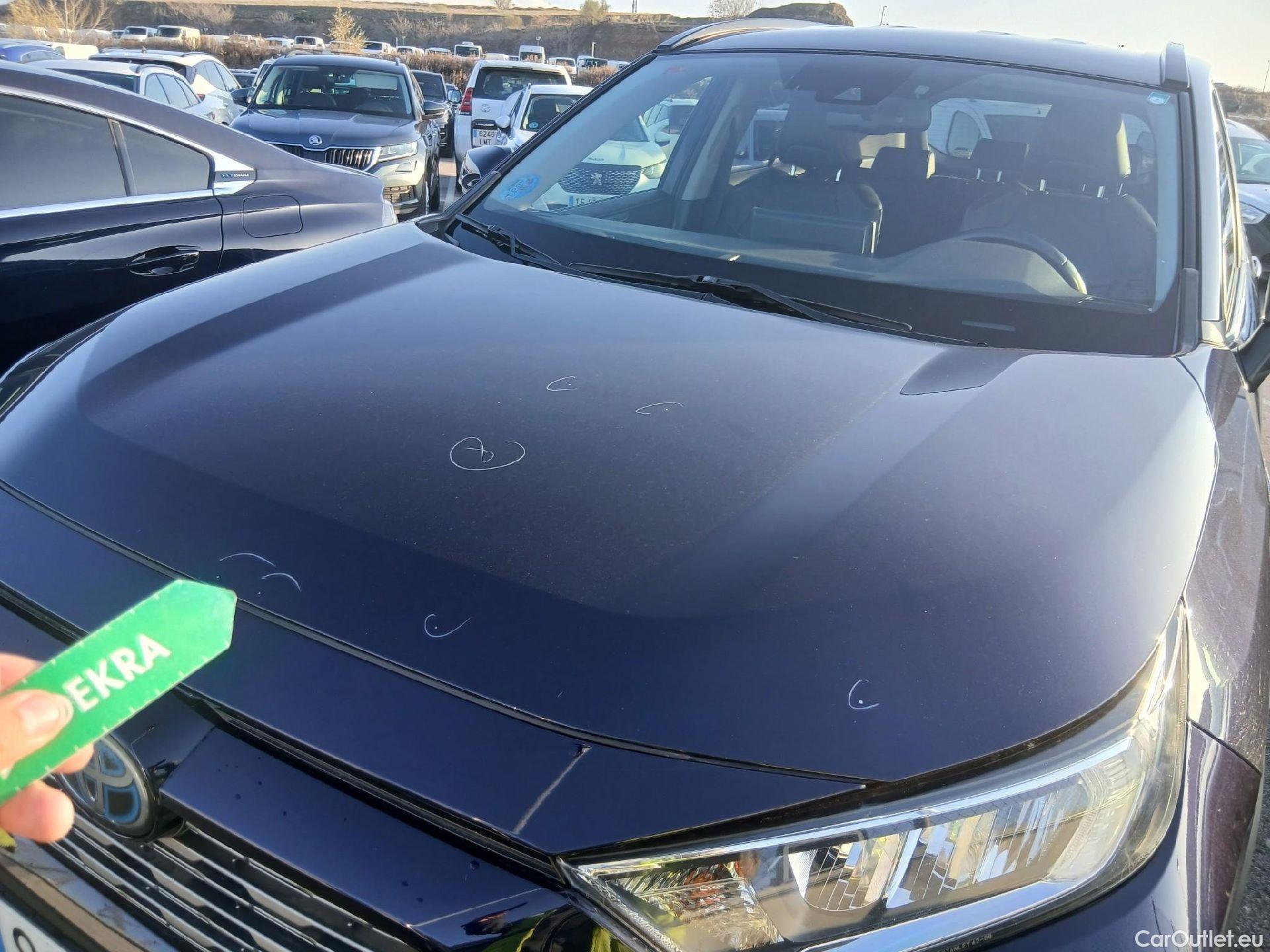  Toyota  RAV4 TOYOTA  / 2018 / 5P / todoterreno 2.5l 220H Advance #9