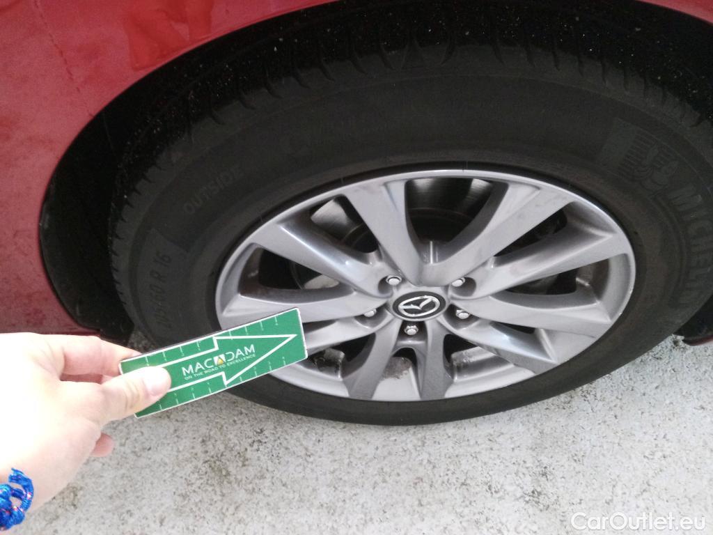  Mazda  3 MAZDA Mazda / 2019 / 5P / berlina con portón 2.0 SKYACTIV-G 88KW EVOLUTION #4