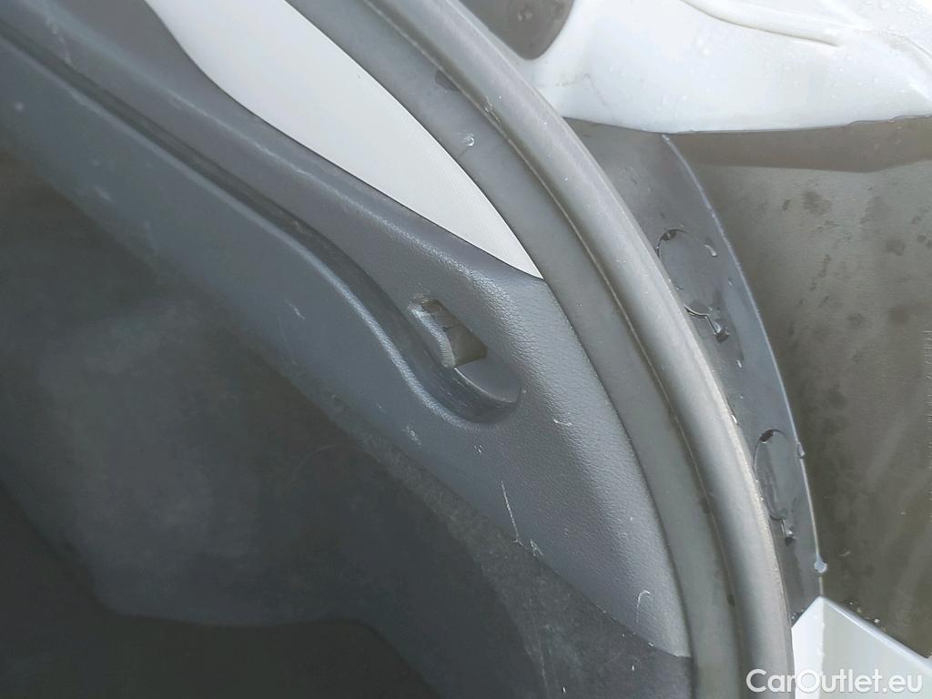  Hyundai   Ioniq HYUNDAI / 2019 / 5P / berlina con portón 1.6 GDI HEV Tecno DCT #9