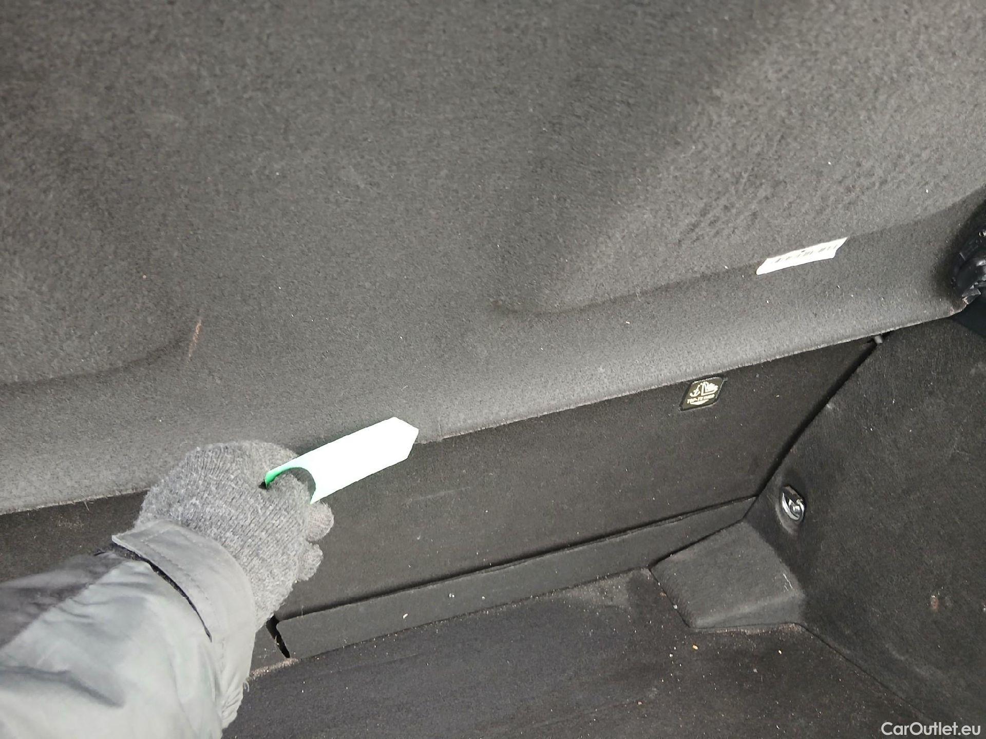  Toyota  C-HR TOYOTA  / 2016 / 5P / todoterreno 1.8 125H Advance (CX) #17