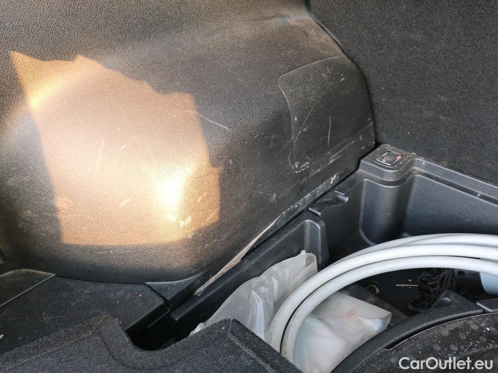  KIA  Niro KIA e- / 2016 / 5P / crossover e- 150kW (204CV) Drive (Long Range) #19