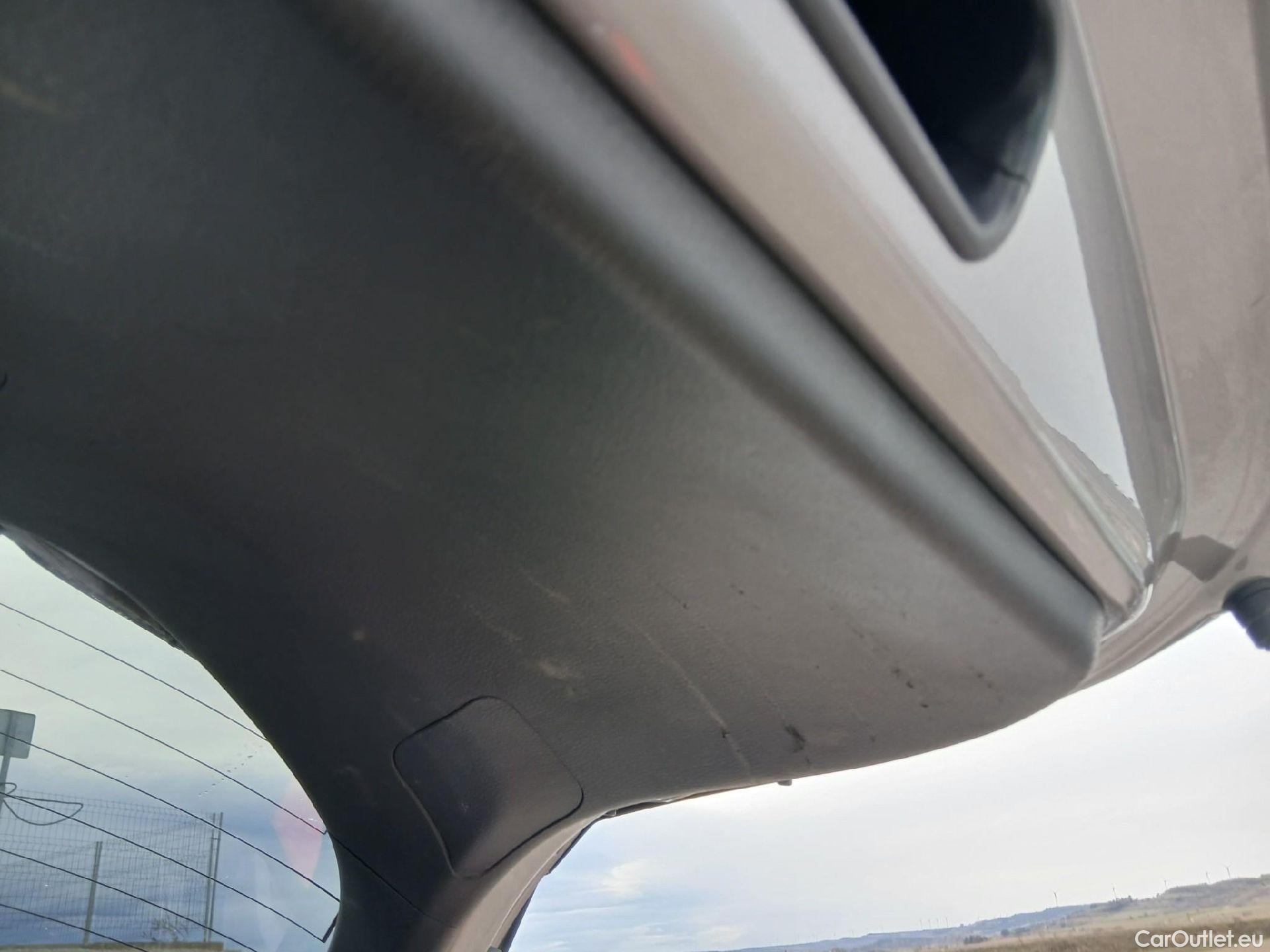  Toyota  C-HR TOYOTA  / 2016 / 5P / todoterreno 1.8 125H Advance (CX) #19