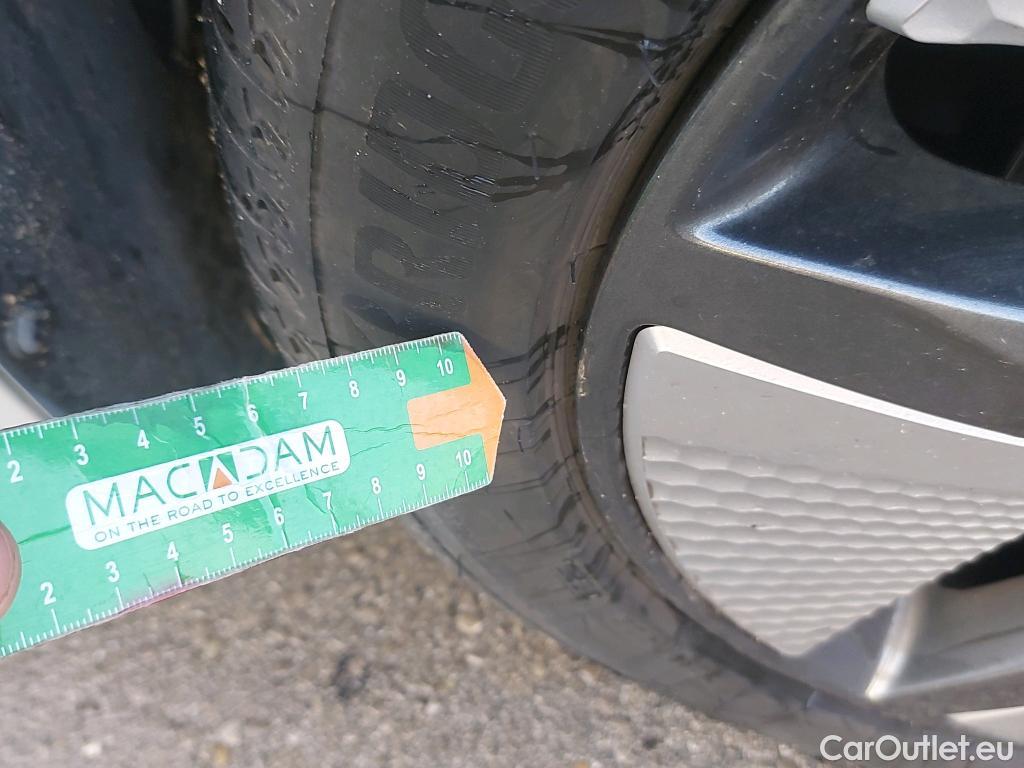  Hyundai   Ioniq HYUNDAI / 2019 / 5P / berlina con portón 1.6 GDI HEV Tecno DCT #12