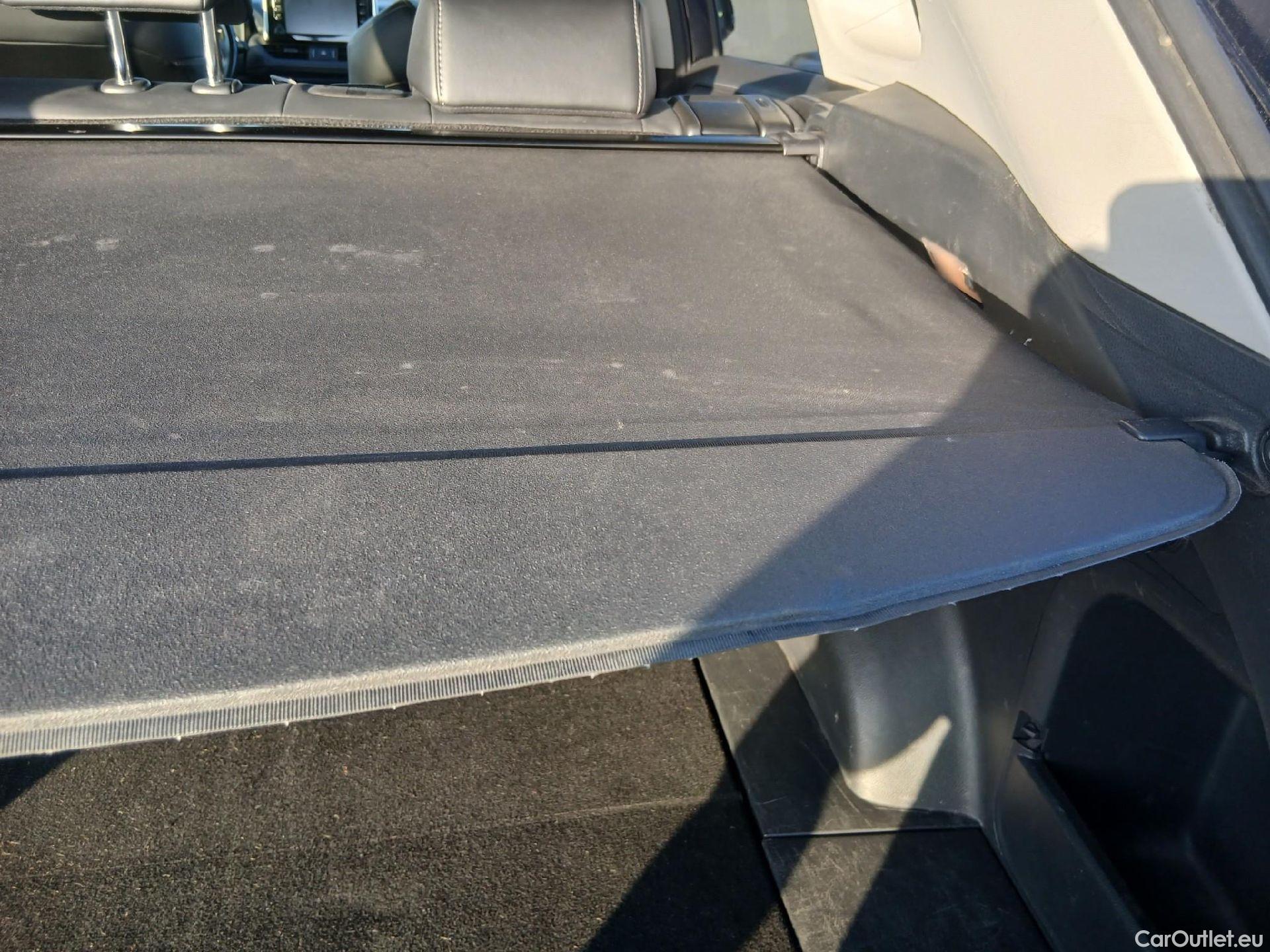  Toyota  RAV4 TOYOTA  / 2018 / 5P / todoterreno 2.5l 220H Advance #4