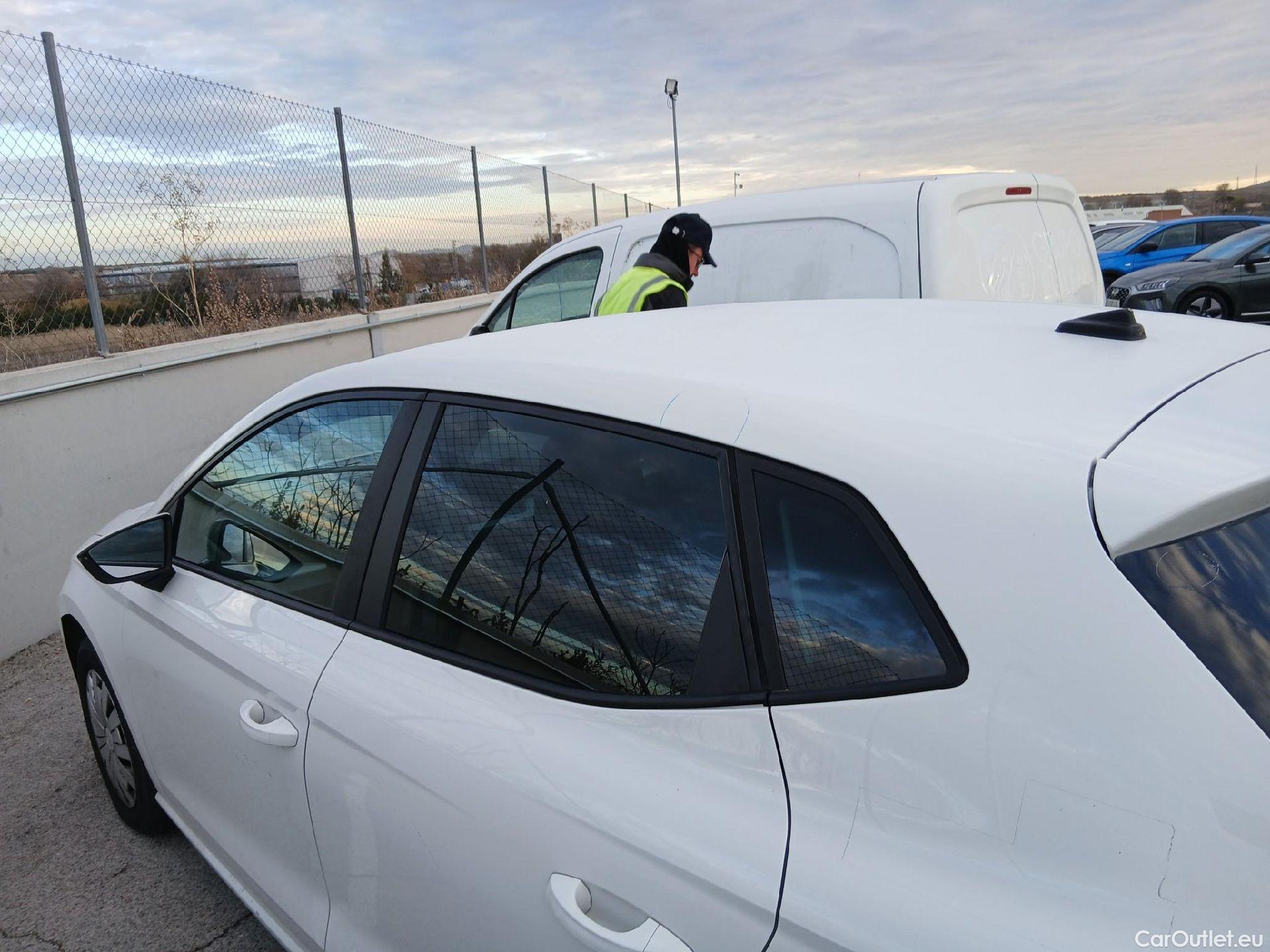  Seat  Ibiza SEAT  / 2017 / 5P / berlina con portón 1.0 MPI 59kW (80CV) Reference Plus(SP) #10