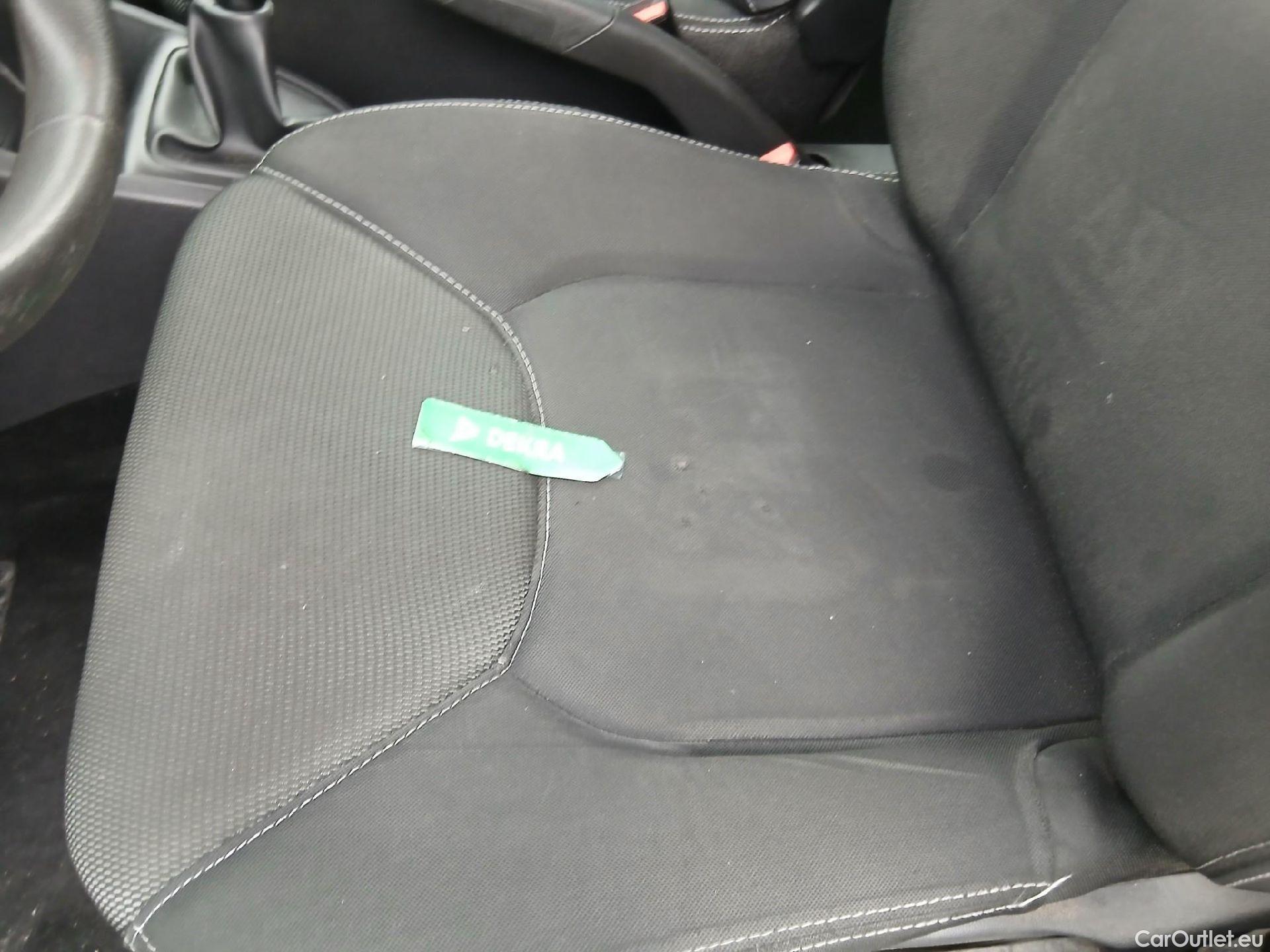  Renault  Clio RENAULT  / 2016 / 5P / berlina con portón Business dCi 55kW (75CV) -18 #12