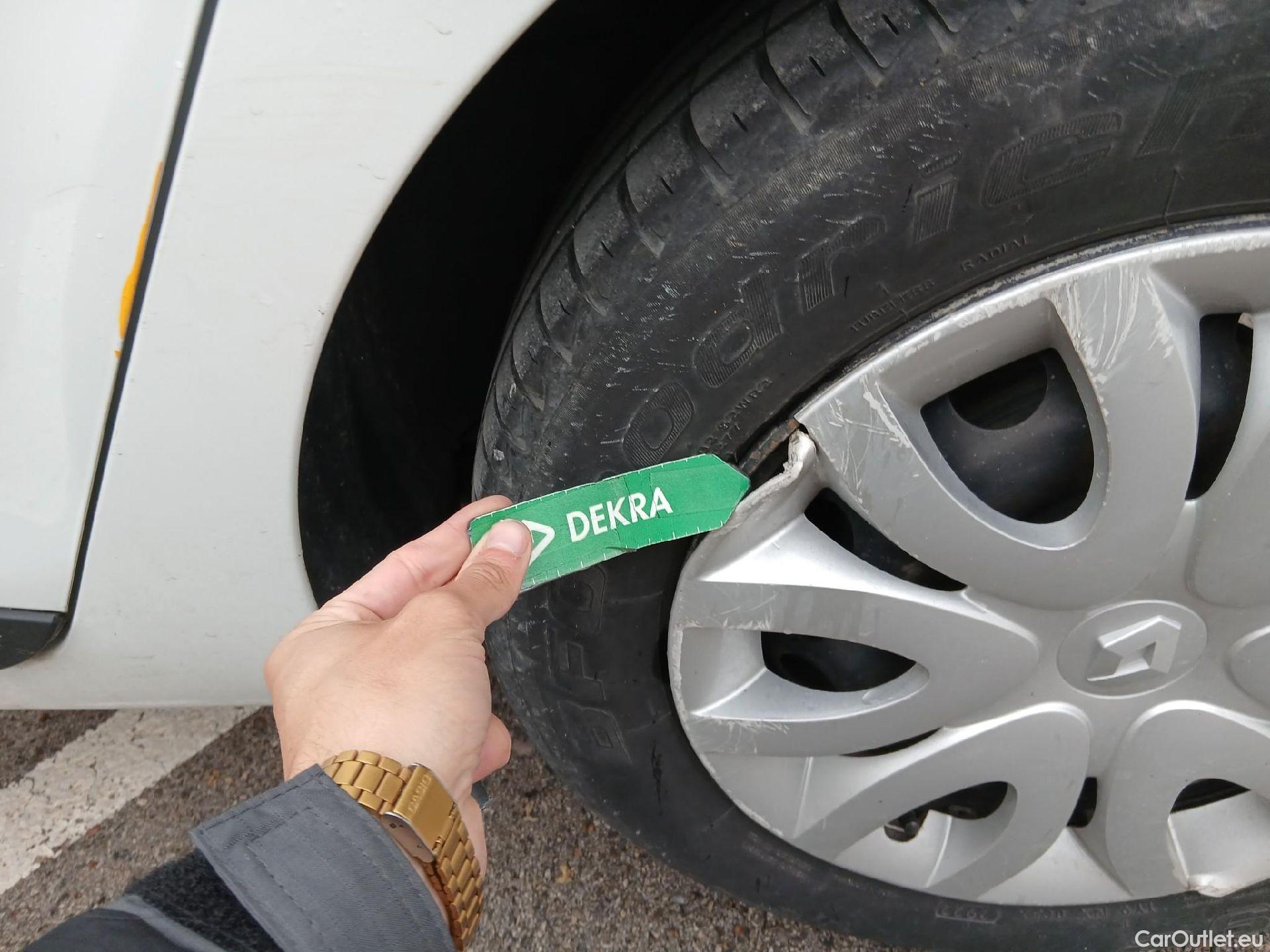  Renault  Clio RENAULT  / 2016 / 5P / berlina con portón Business dCi 55kW (75CV) -18 #27