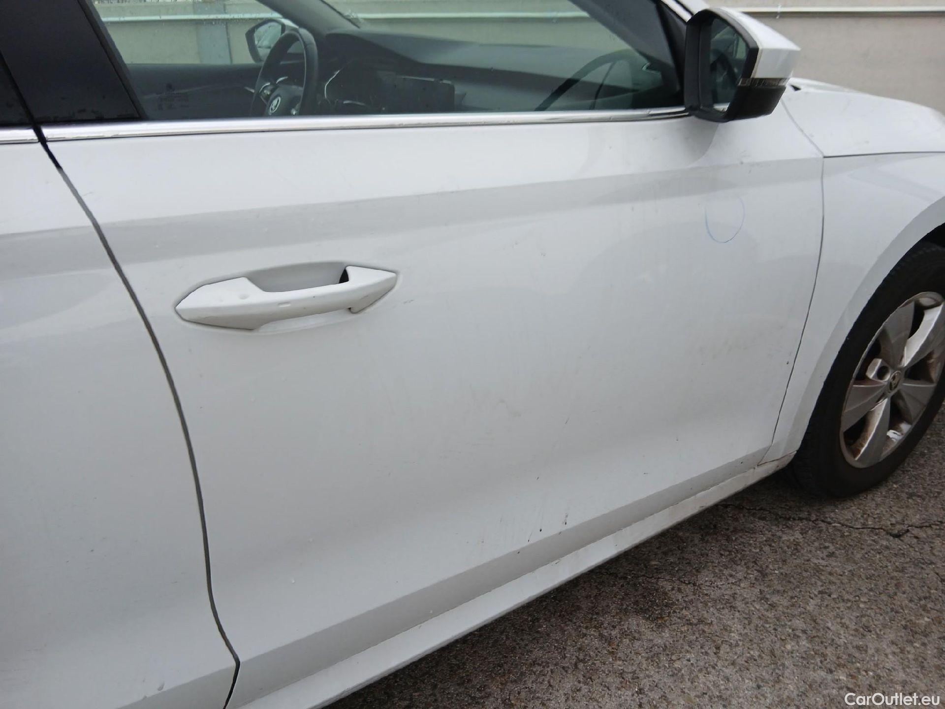  Skoda  Octavia SKODA  / 2020 / 5P / familiar Combi 2.0 TDI 110kW(150CV) DSG Ambition #26