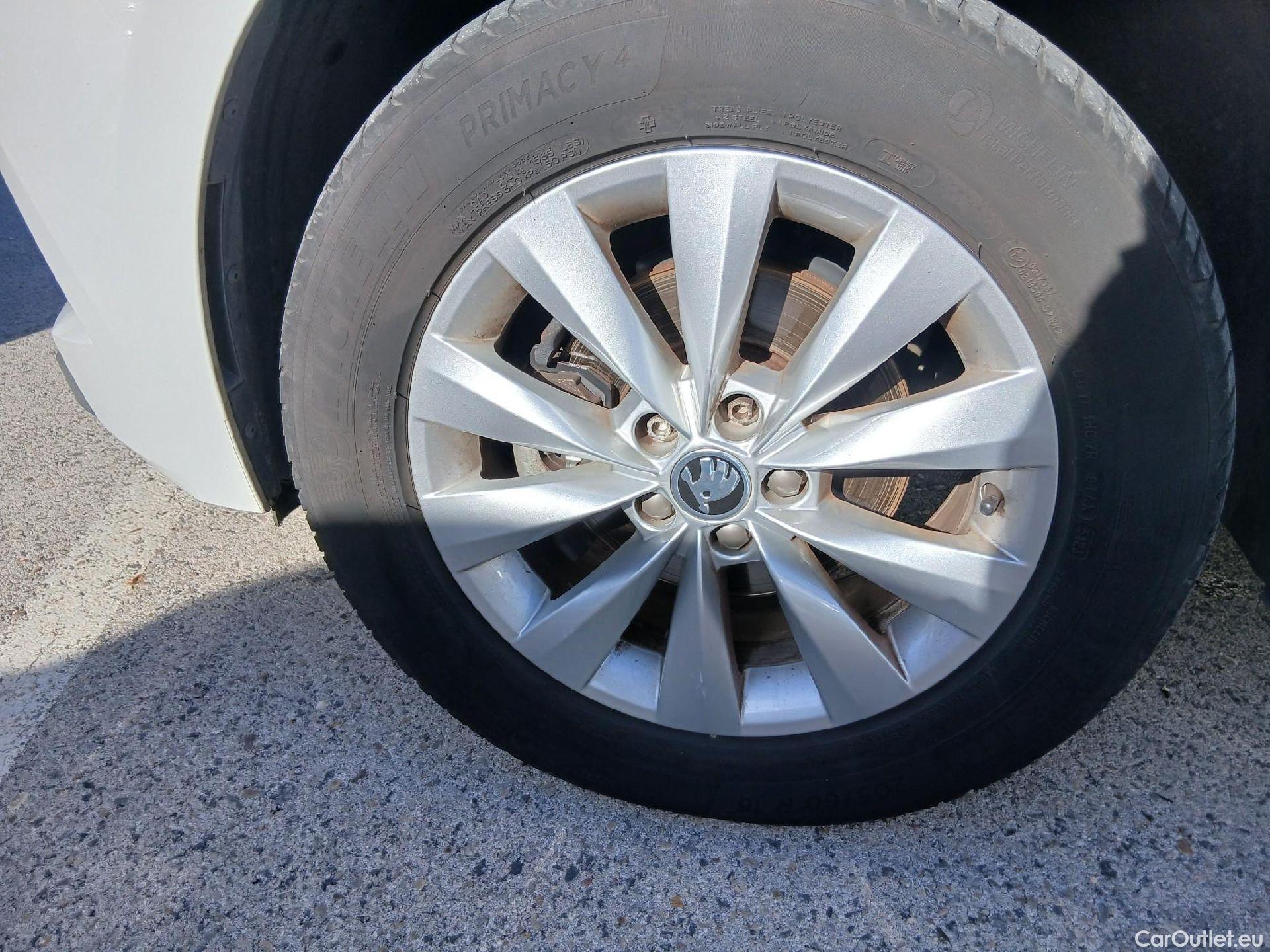  Skoda  KAMIQ SKODA  1.0 TSI 81kW (110CV) DSG Ambition (CX) #11