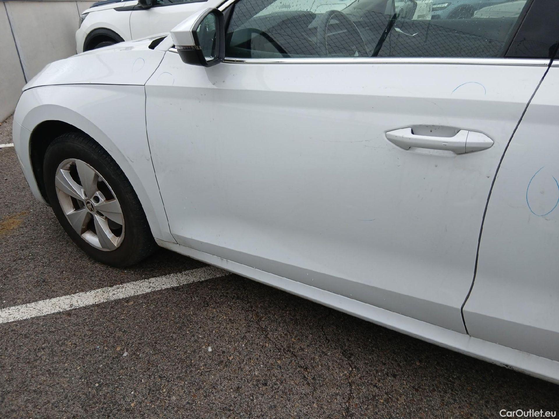  Skoda  Octavia SKODA  / 2020 / 5P / familiar Combi 2.0 TDI 110kW(150CV) DSG Ambition #8