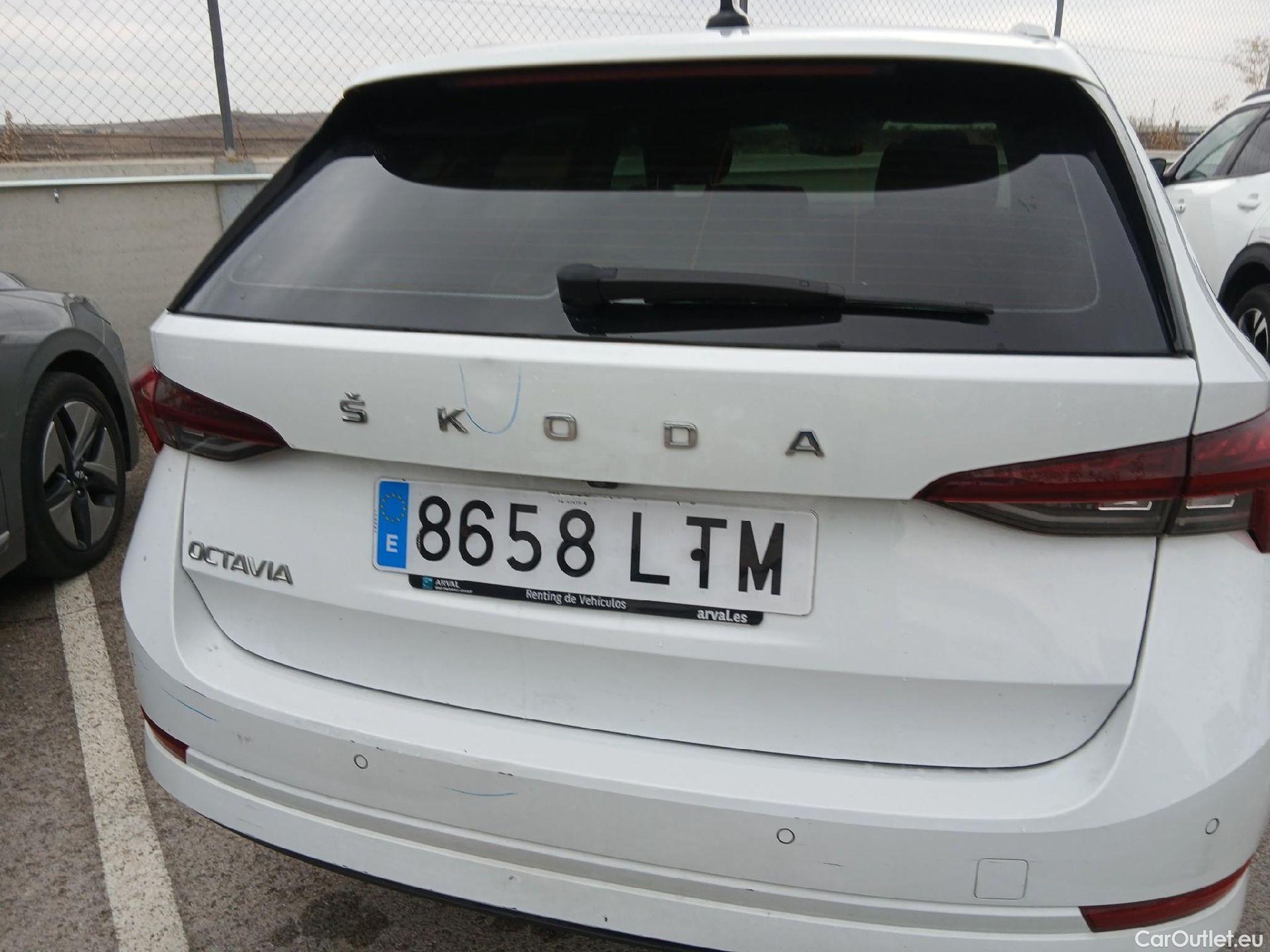  Skoda  Octavia SKODA  / 2020 / 5P / familiar Combi 2.0 TDI 110kW(150CV) DSG Ambition #18