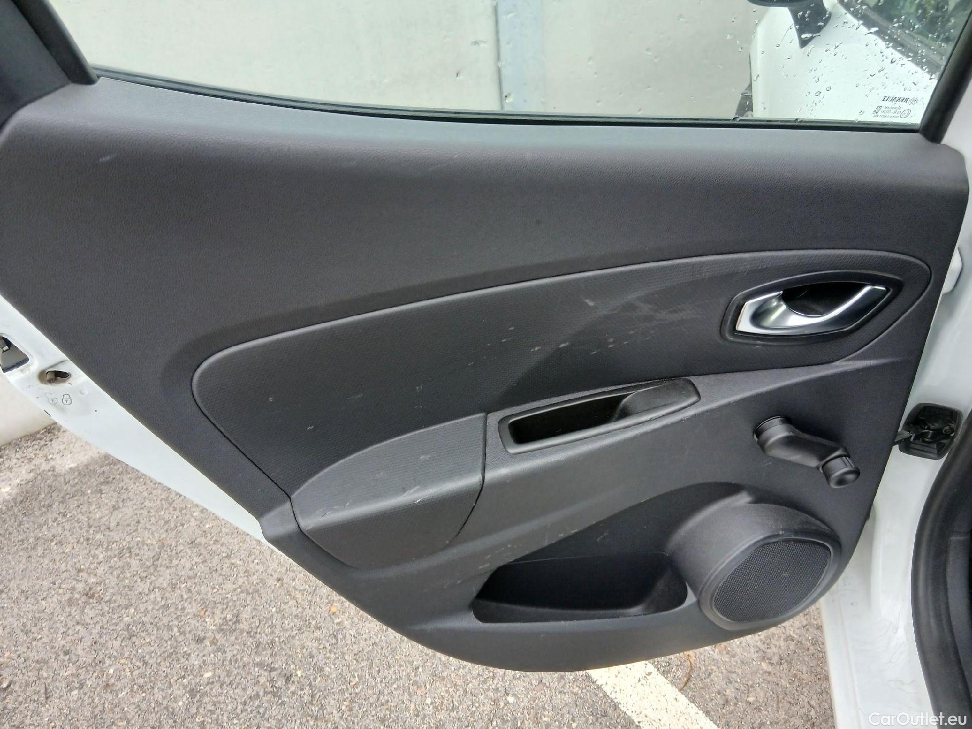  Renault  Clio RENAULT  / 2016 / 5P / berlina con portón Business dCi 55kW (75CV) -18 #22