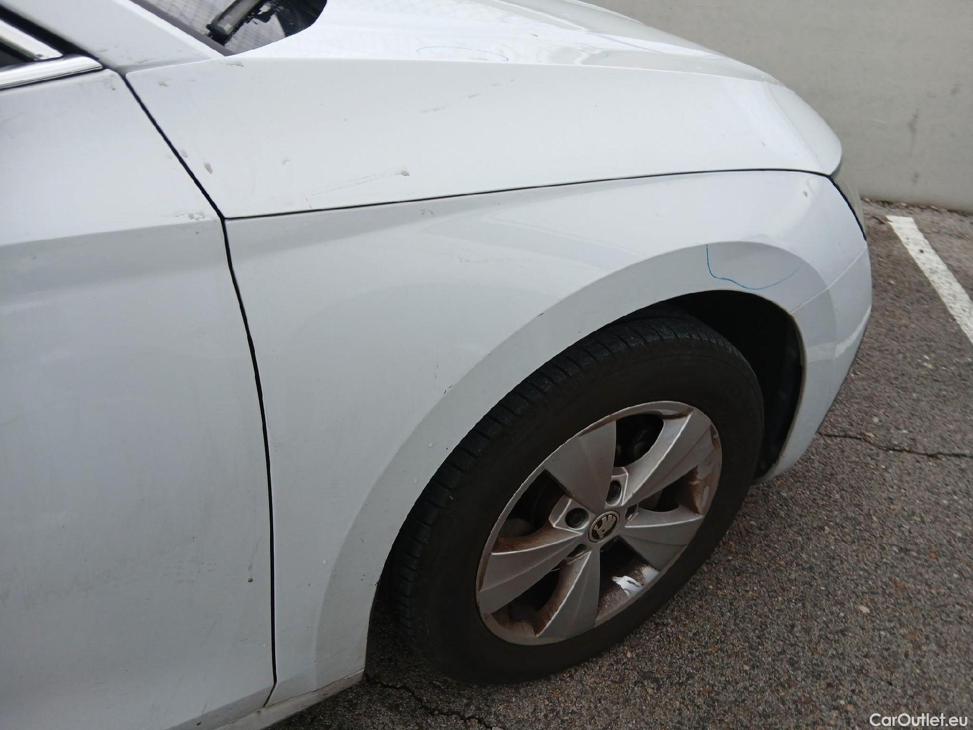  Skoda  Octavia SKODA  / 2020 / 5P / familiar Combi 2.0 TDI 110kW(150CV) DSG Ambition #29